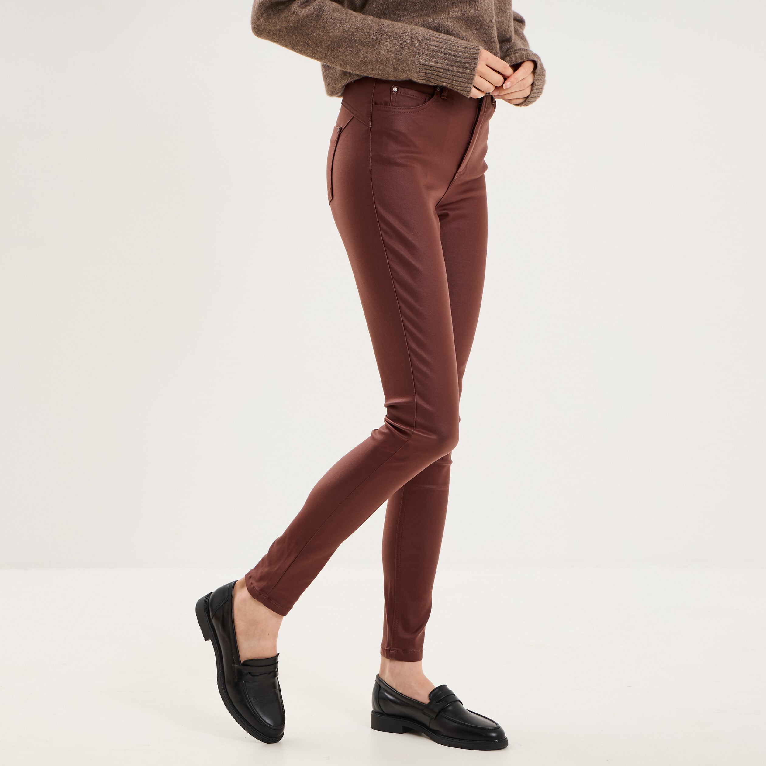 Pantalon enduit skinny push-up violet fonc&eacute; femme