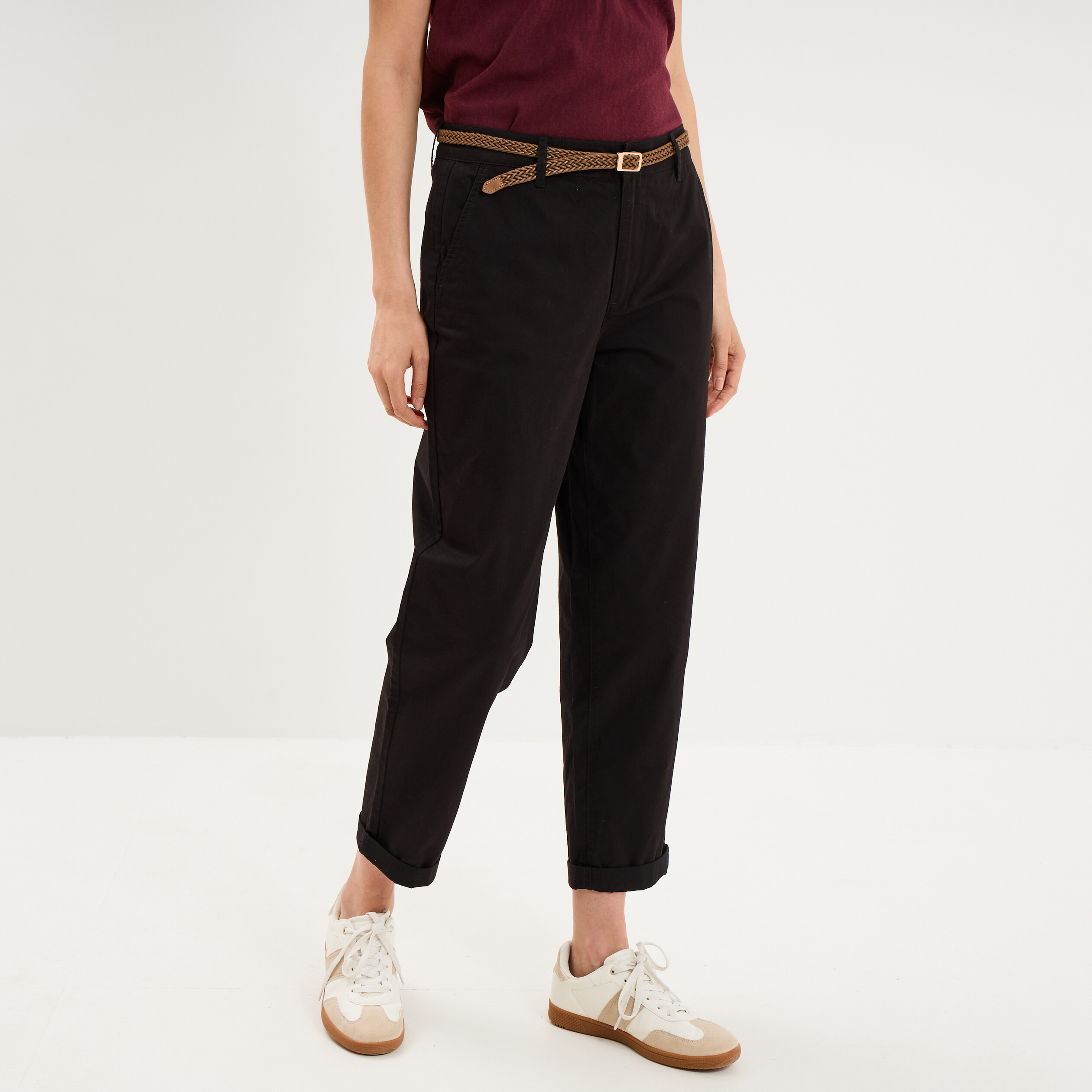 Pantalon chino regular ceinture tress&eacute;e noir femme