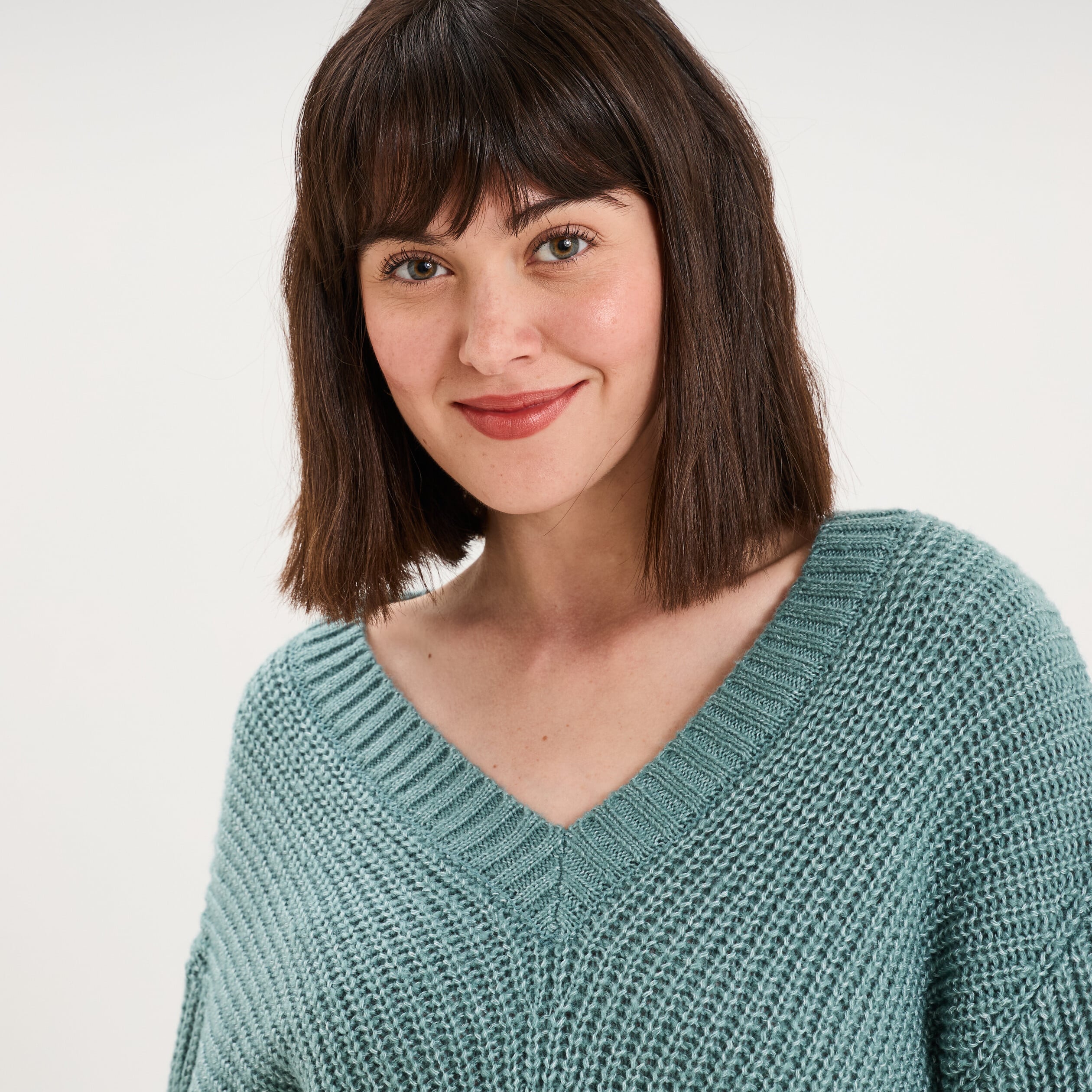 Pull col en V bleu canard femme