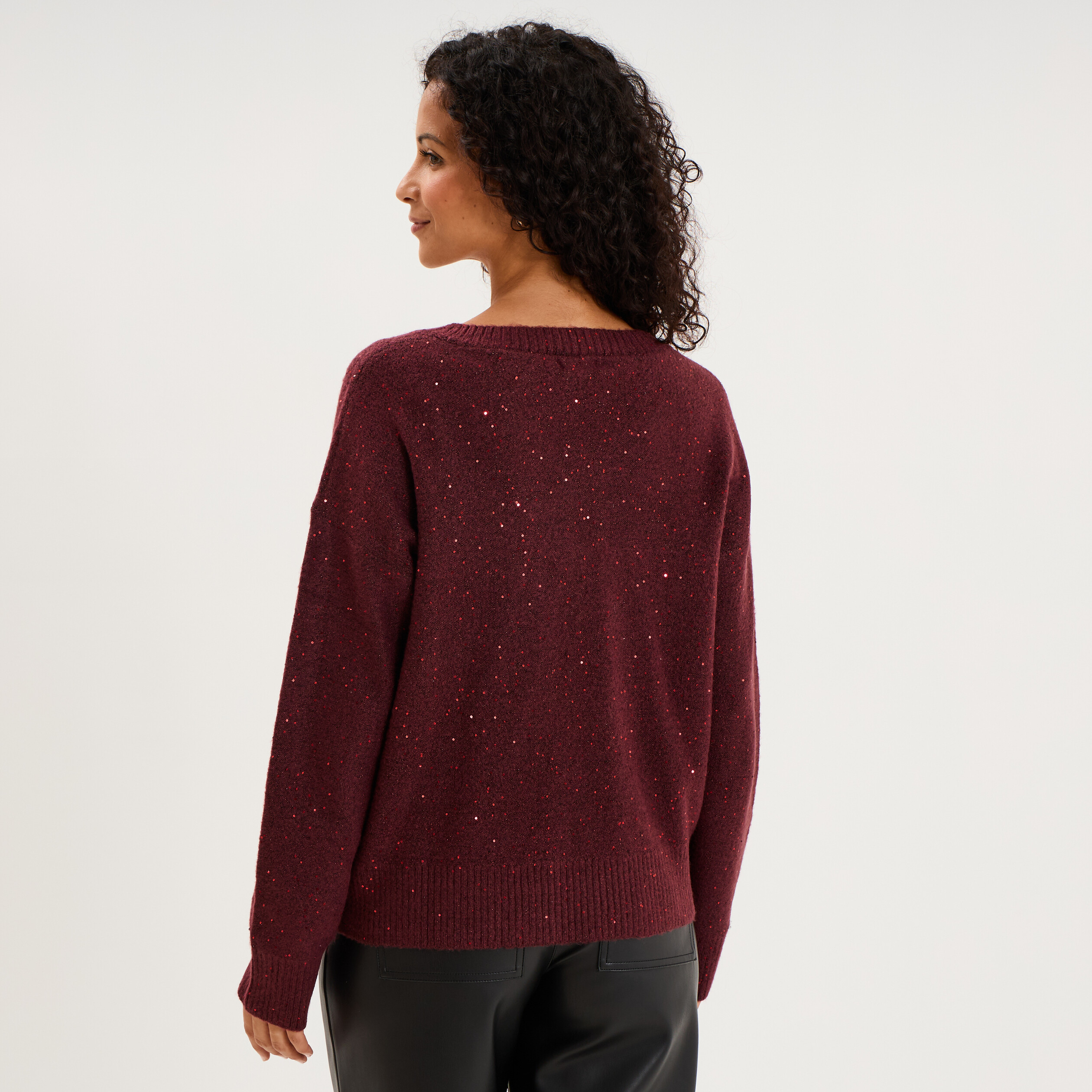 Pull droit &agrave; sequins et col en V prune femme