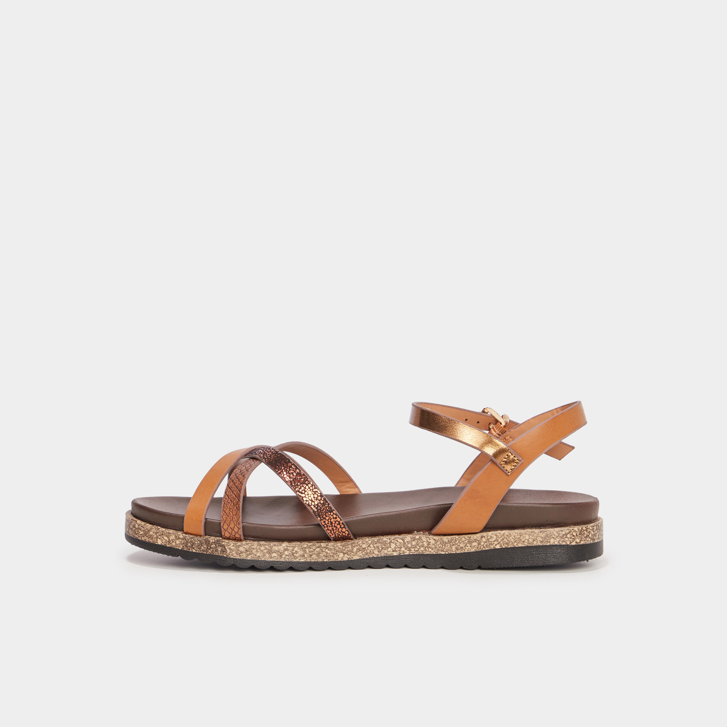 Sandales plates avec brides crois&eacute;es marron femme