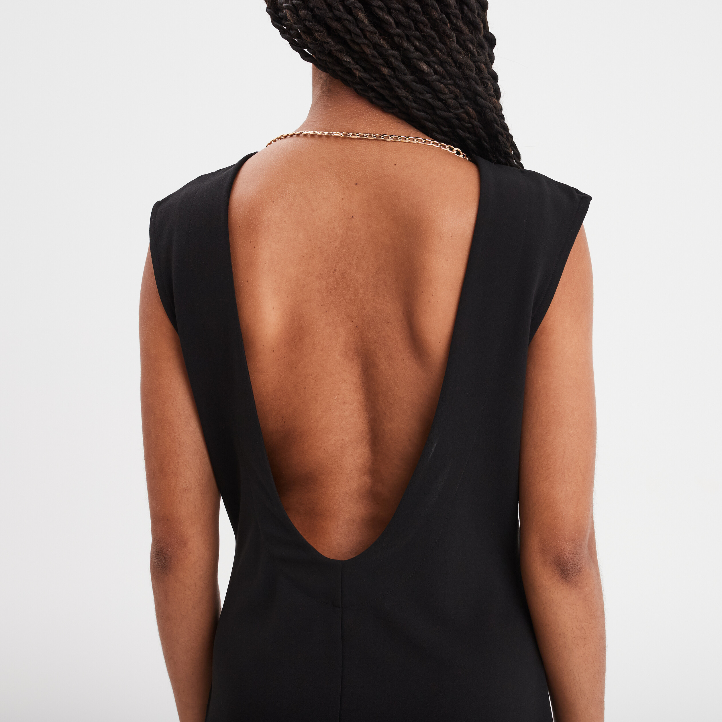 robe courte dos ouvert avec bijou noir femme Robe courte dos ouvert avec bijou noir femme