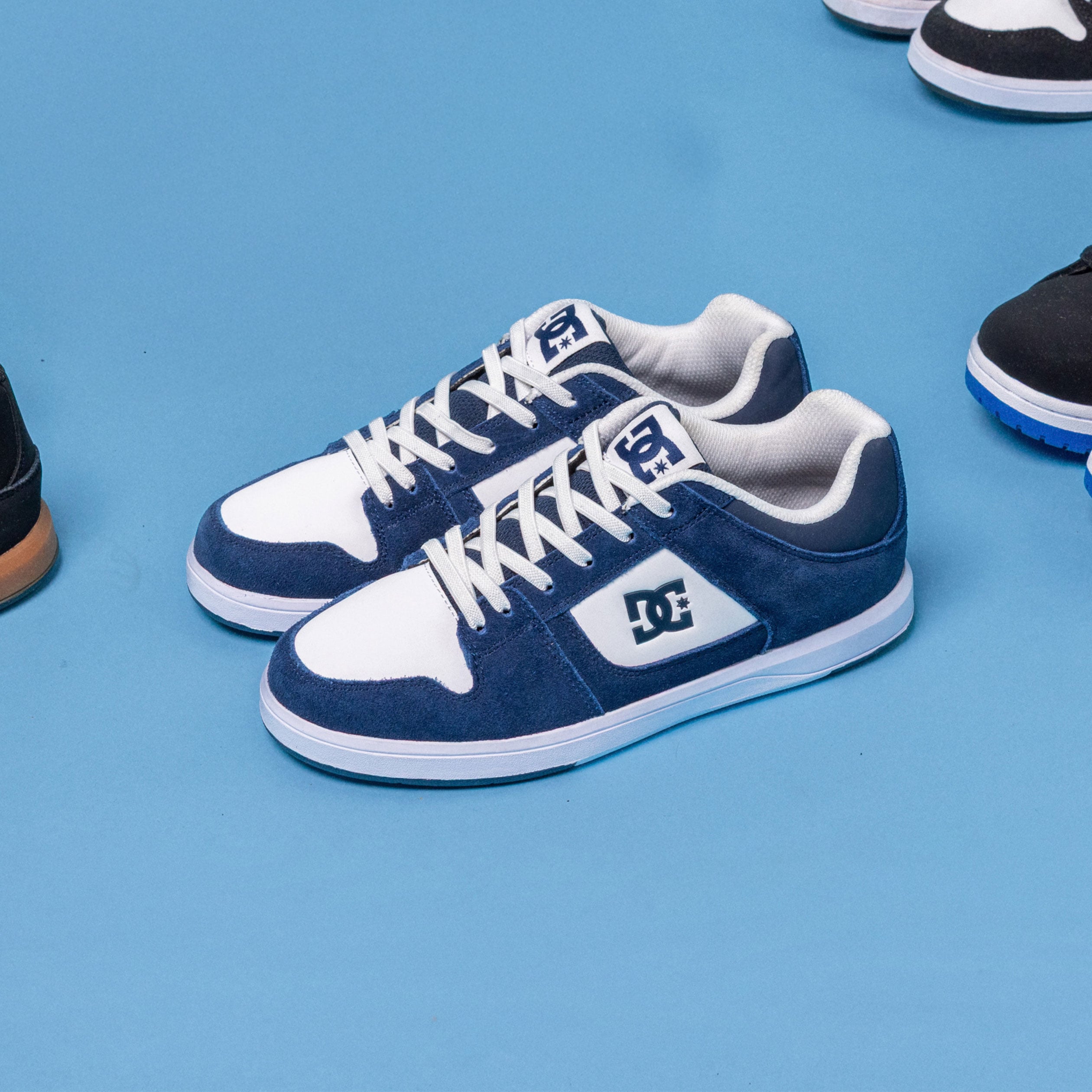 Tennis basses cuir &agrave; lacets bleu gar&ccedil;on