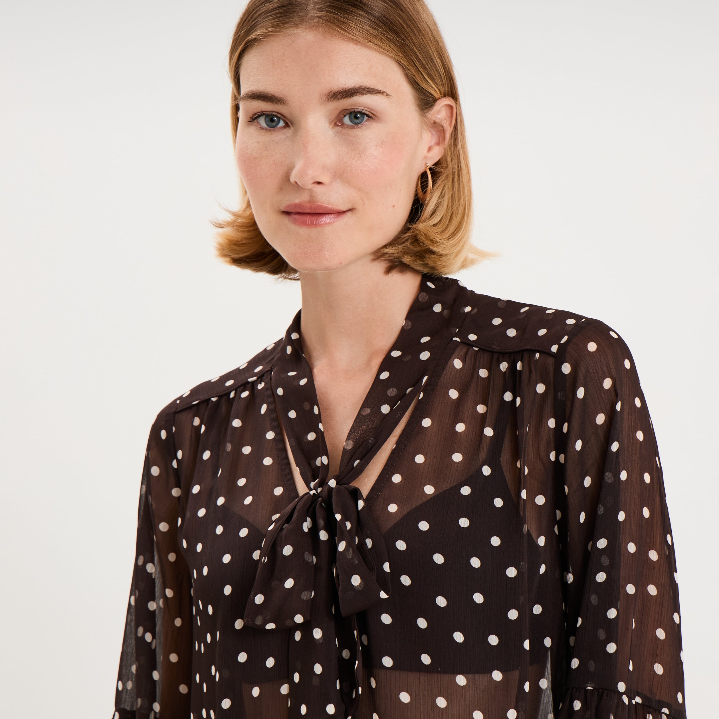 Chemisier transparent col lavalli&egrave;re marron chocolat femme