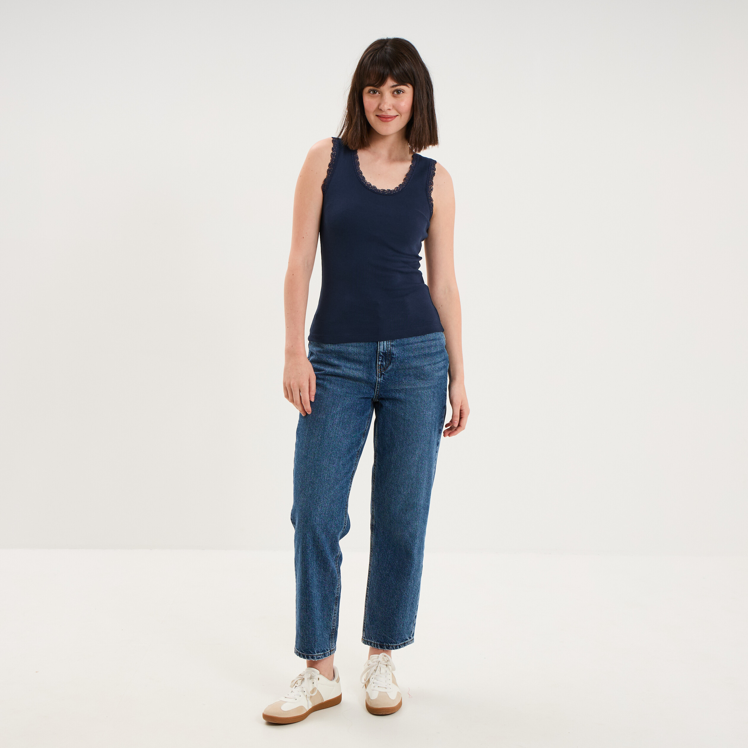 D&eacute;bardeur coton bords dentelle bleu marine femme