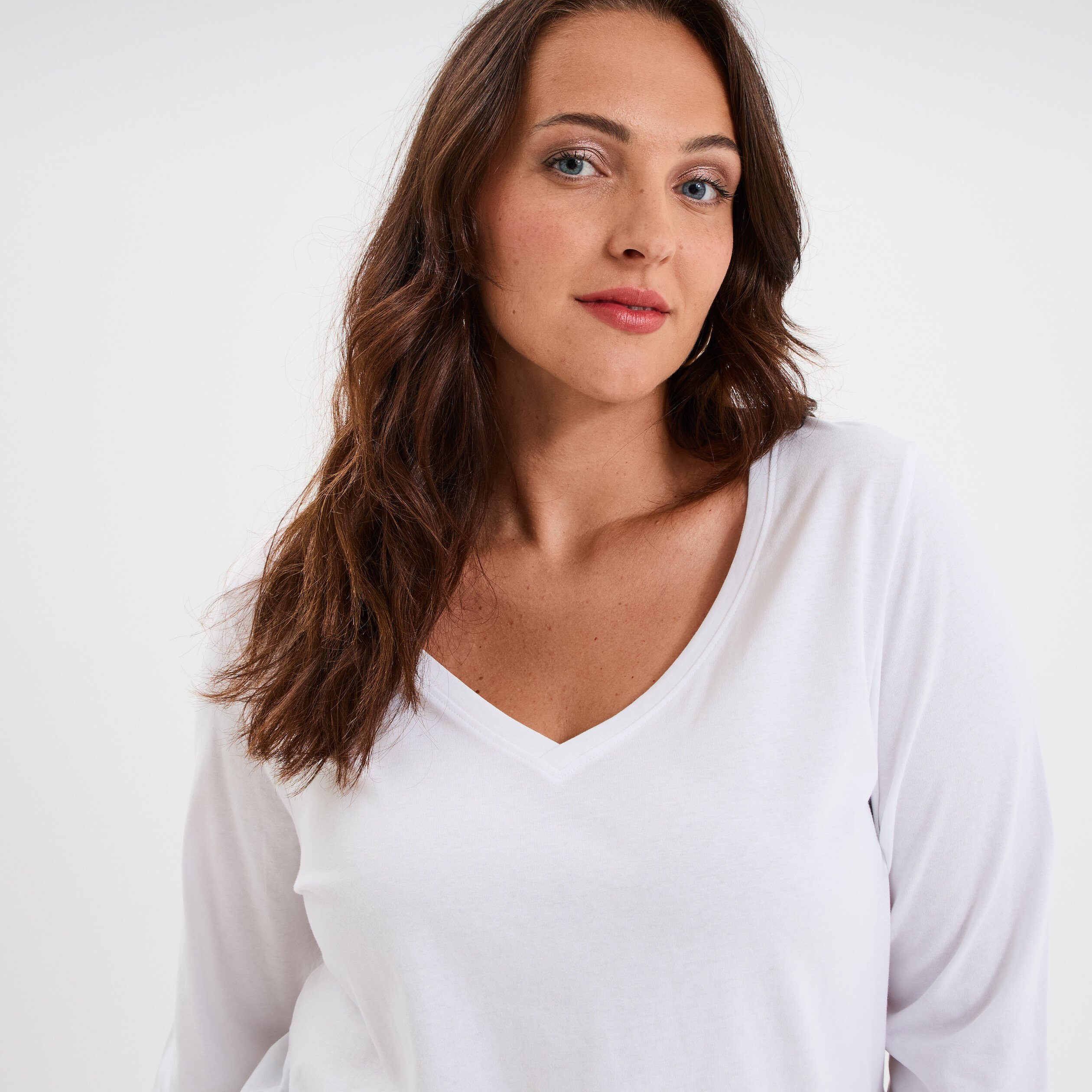 t shirt col en v manches longues coton blanc femmegt T-shirt col en V manches longues coton blanc femme grande taille