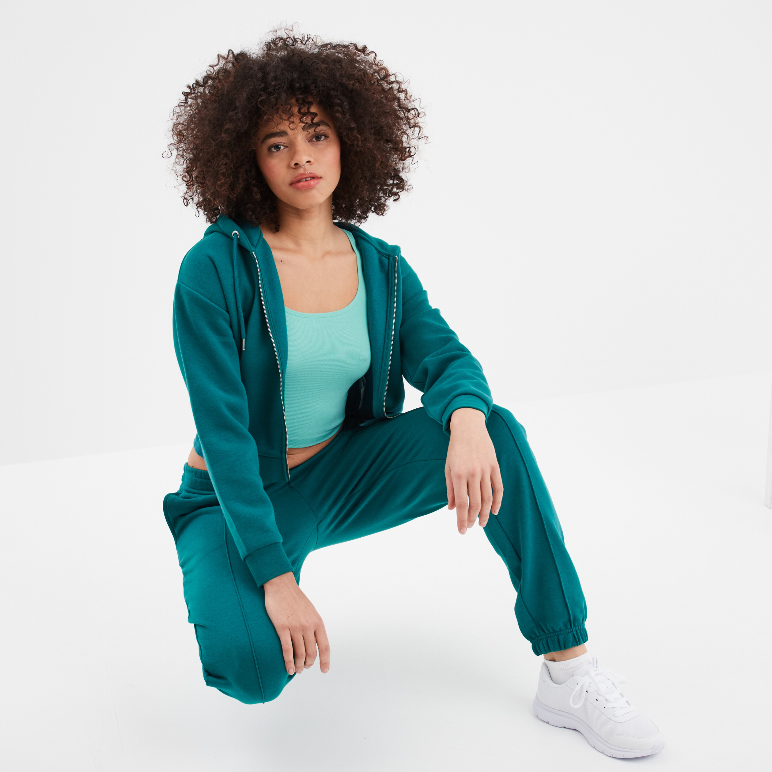 sweat zippe a capuche court vert emeraude femme Sweat zippé à capuche court vert émeraude femme