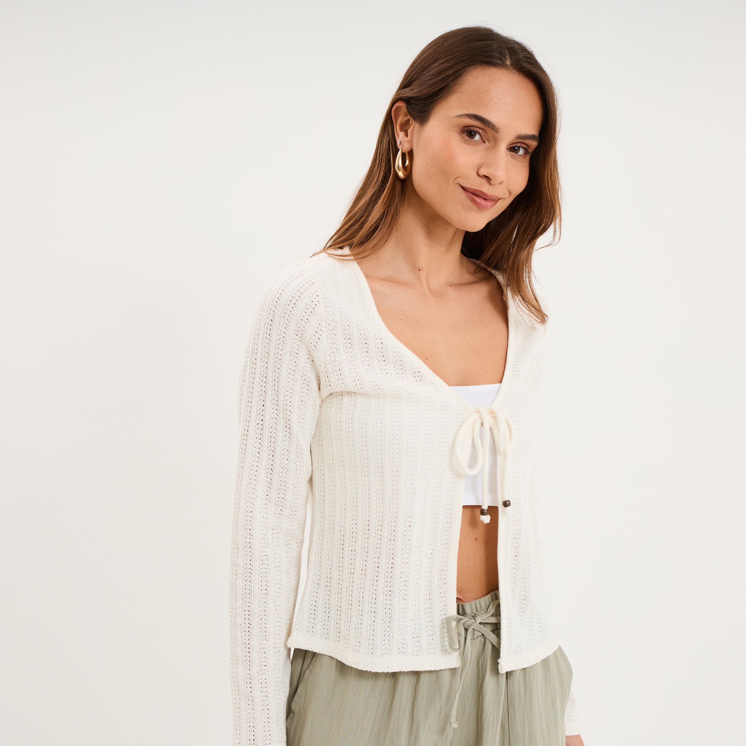 T-shirt ajour&eacute; avec noeud devant ecru femme
