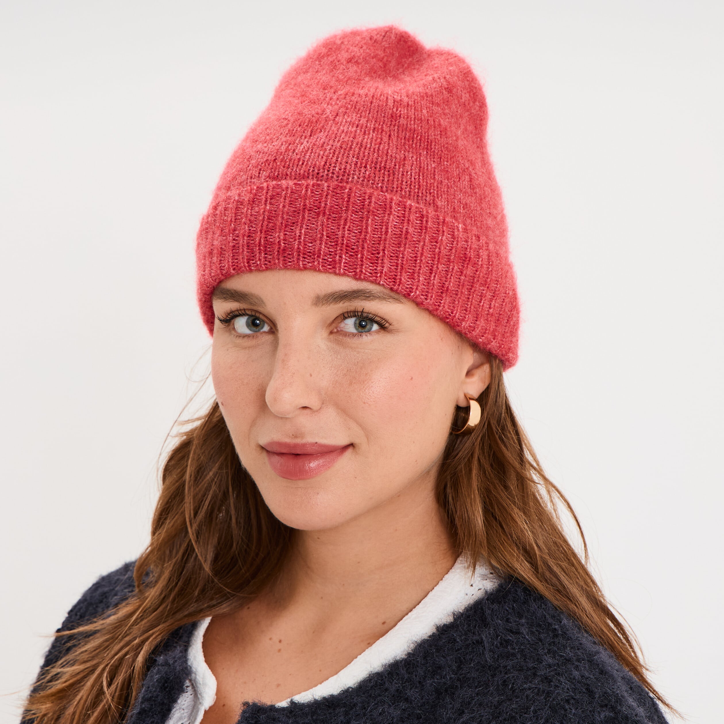 Bonnet maille c&ocirc;tel&eacute;e rose cerise femme