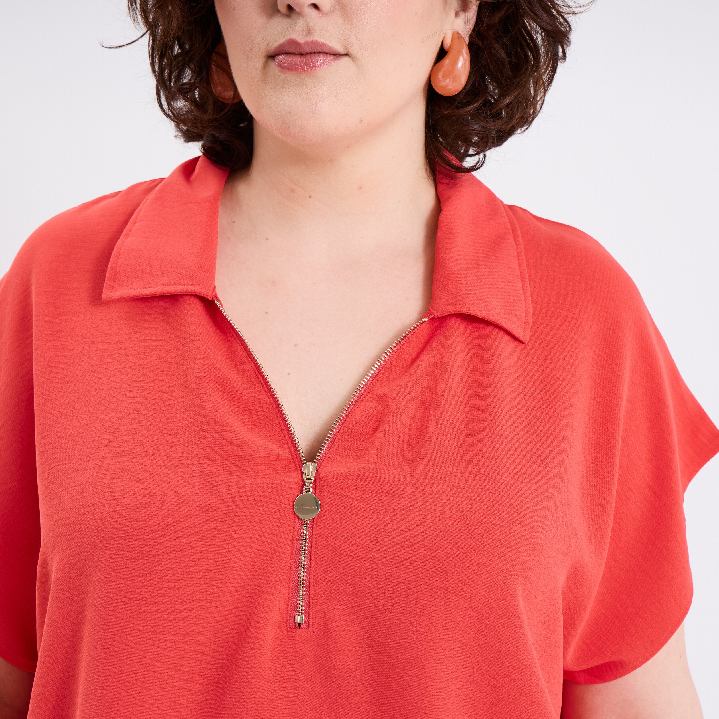 blouse effet satin manches courtes rouge femmegt Blouse effet satin manches courtes rouge femme grande taille