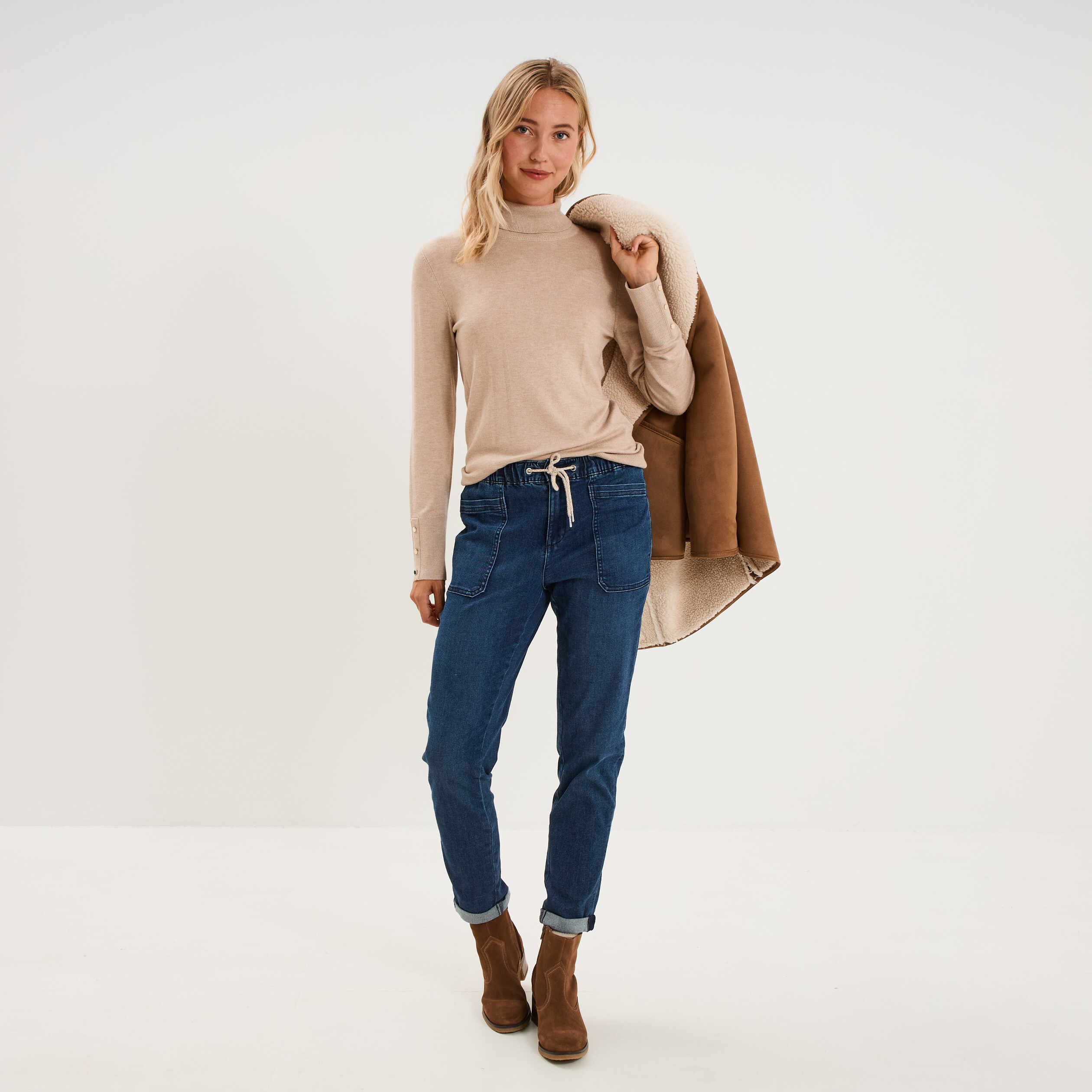 Pull col roul&eacute; avec boutons poignets beige femme