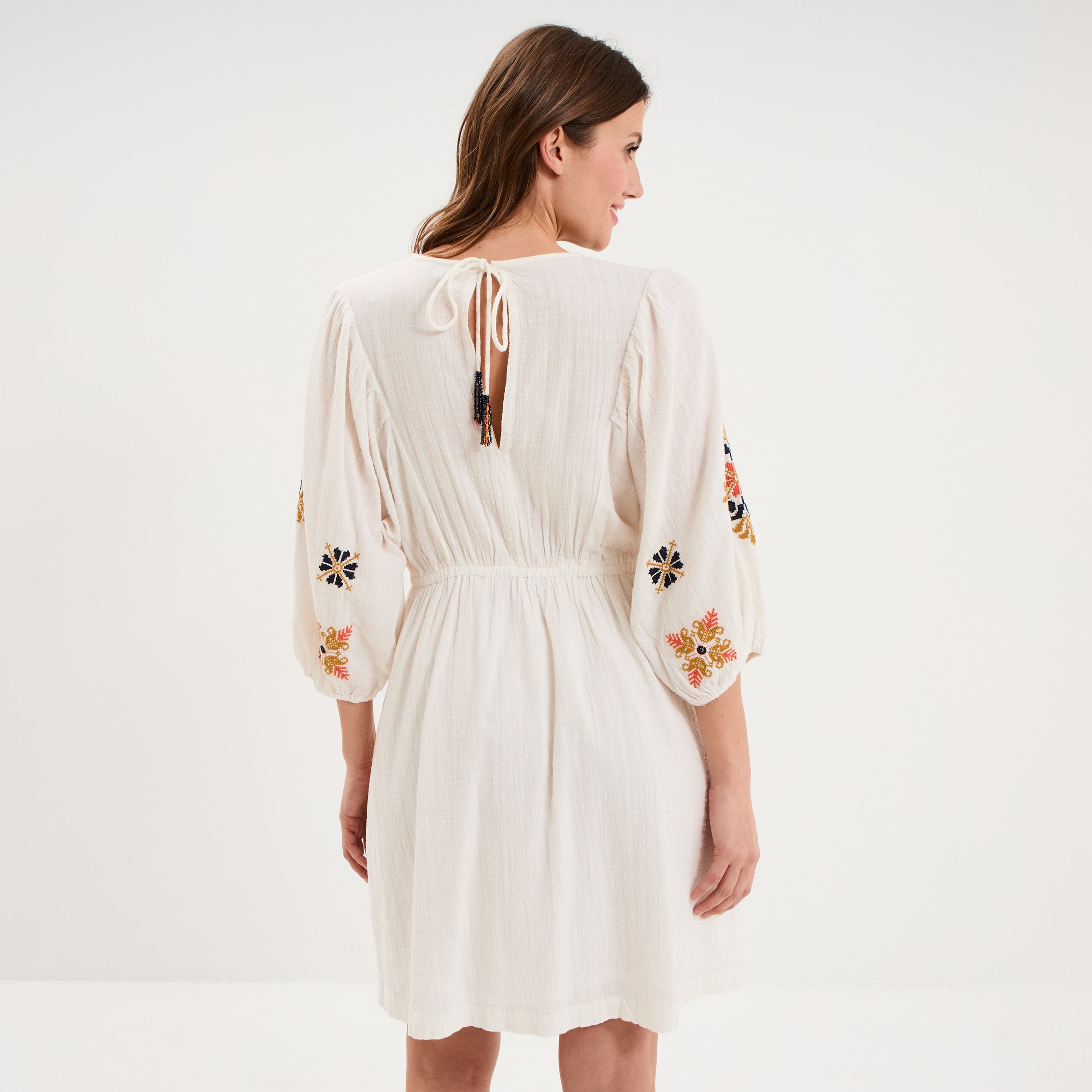 Robe courte brod&eacute;e taille &eacute;lastiqu&eacute;e ecru femme