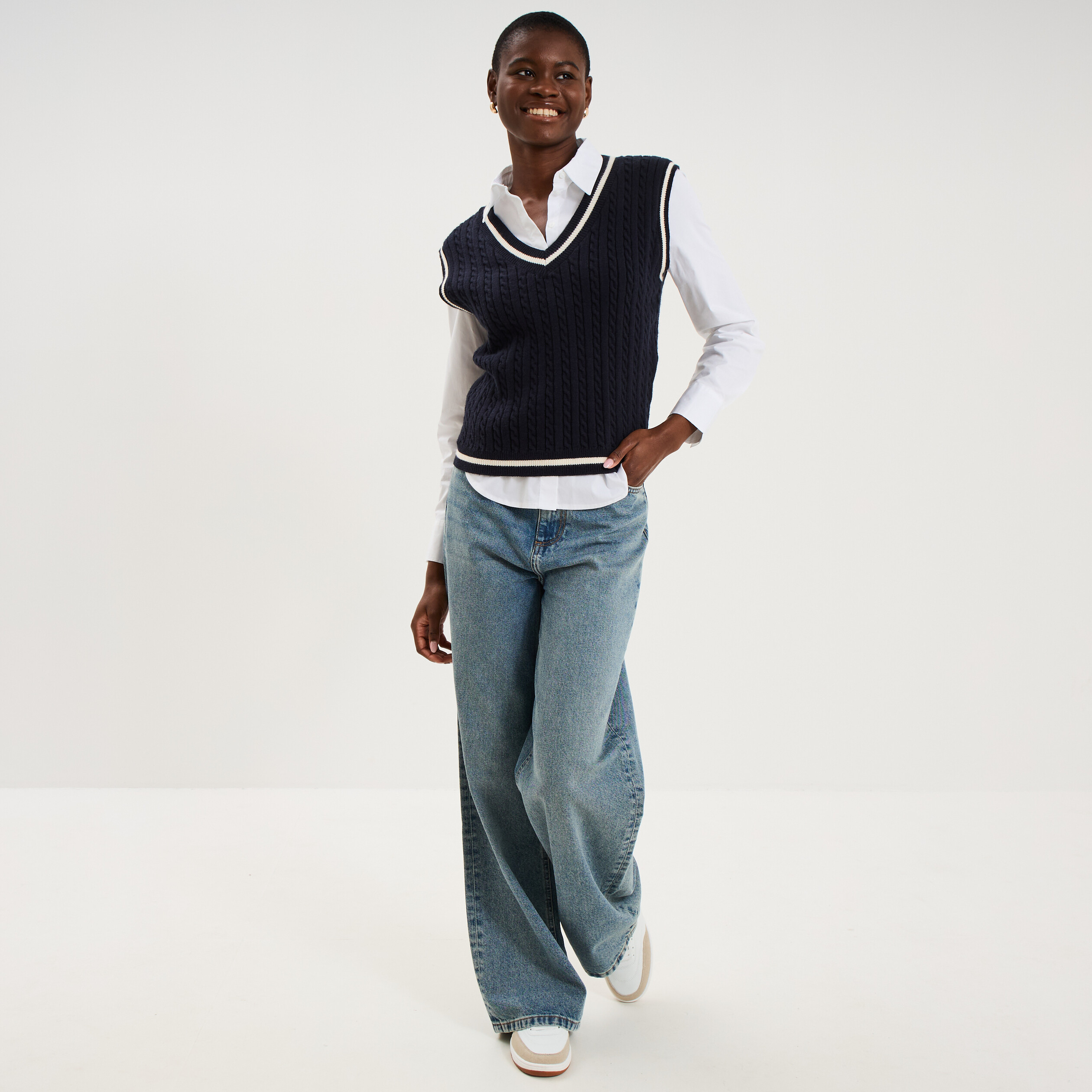 Pull sans manches col en V torsades bleu marine femme