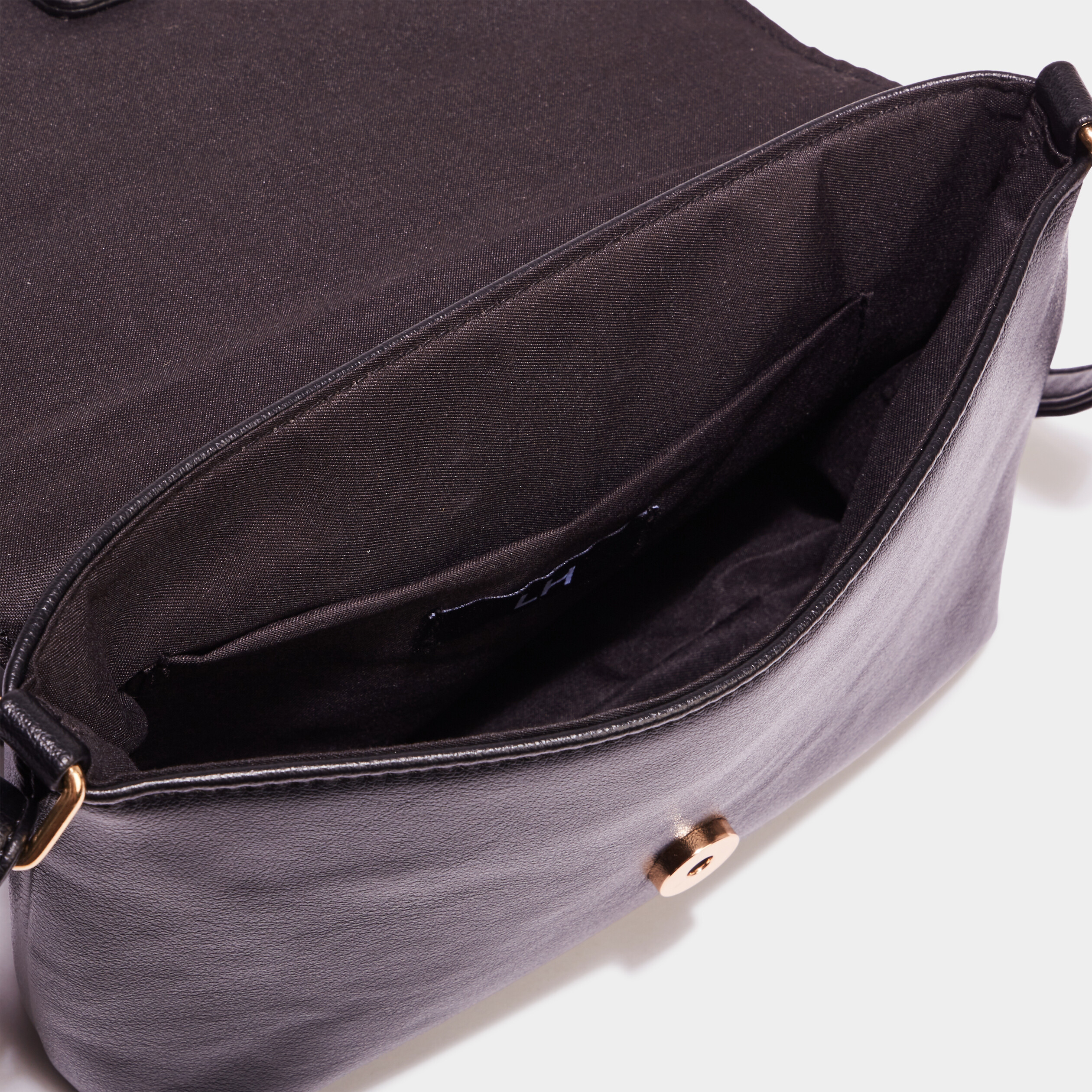 sac en bandouliere a rabat noir femme Sac en bandoulière à rabat noir femme