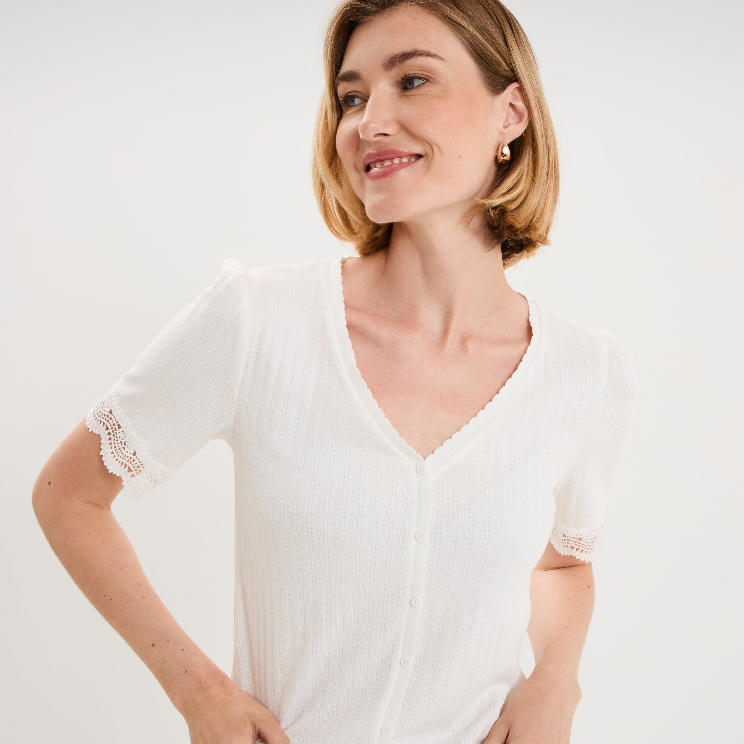 Blouse manches courtes col V dentelle blanc femme