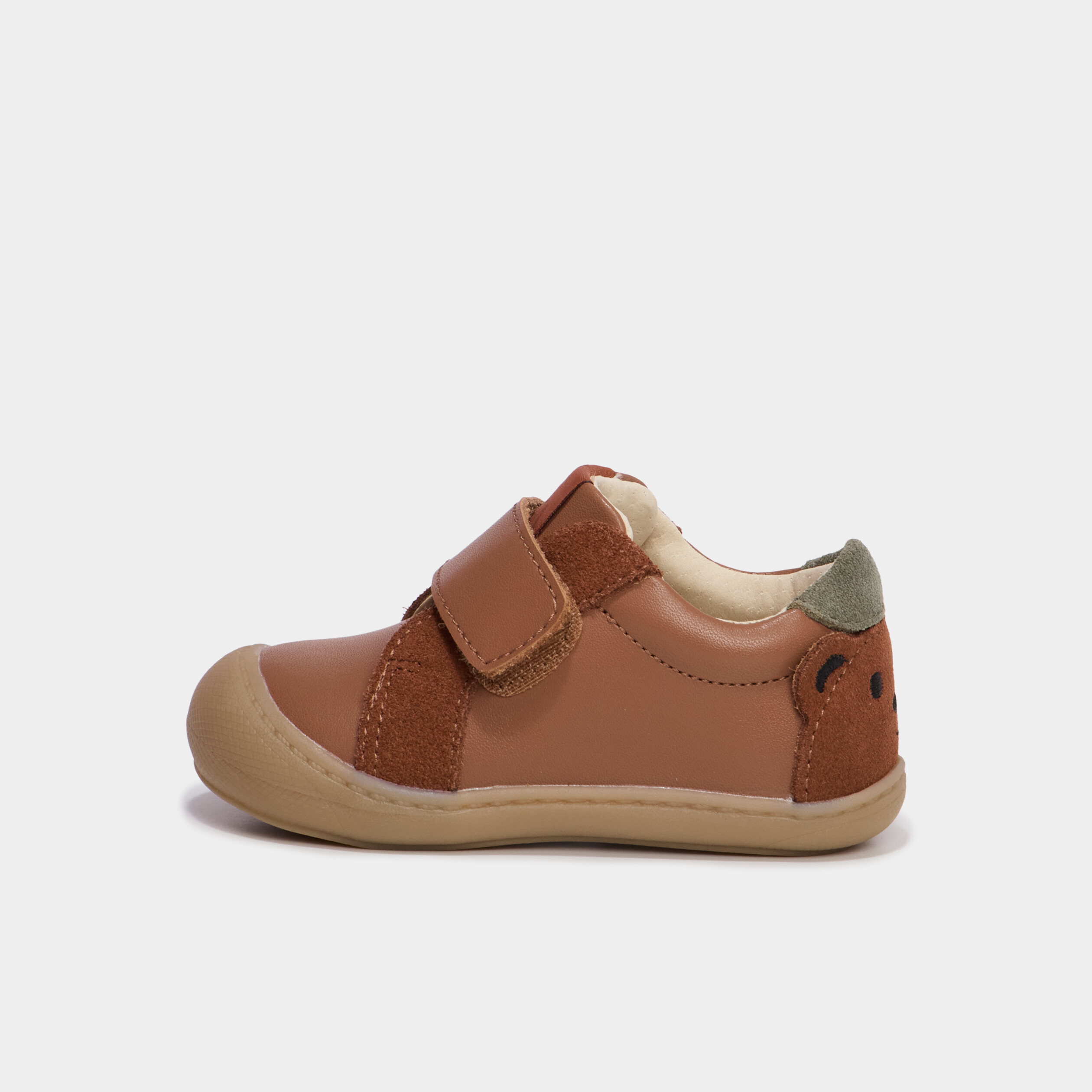 Bottillons &agrave; scratchs en cuir camel b&eacute;b&eacute; gar&ccedil;on