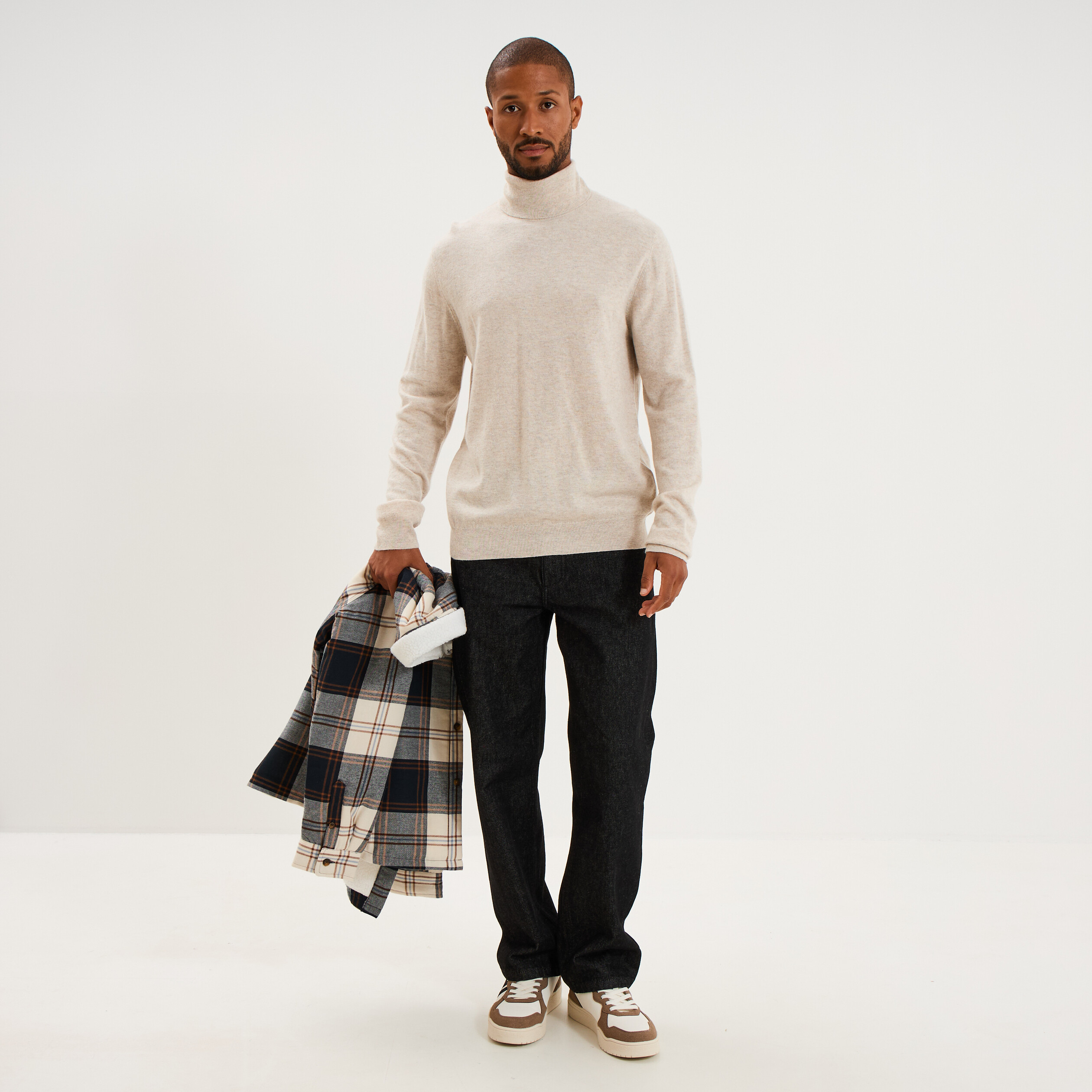 Pull col roul&eacute; manches longues beige homme