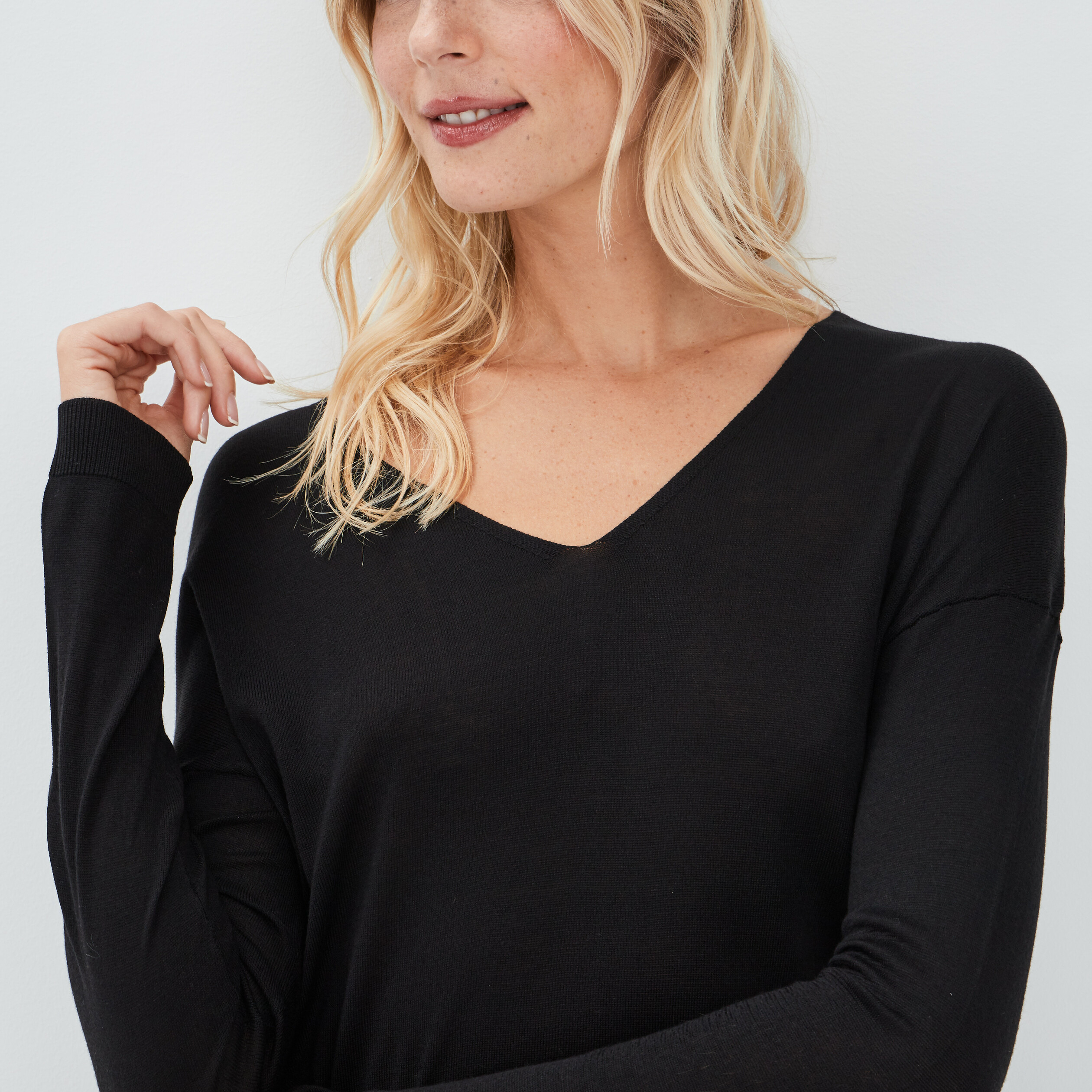 pull avec col en v noir femme Pull avec col en V noir femme