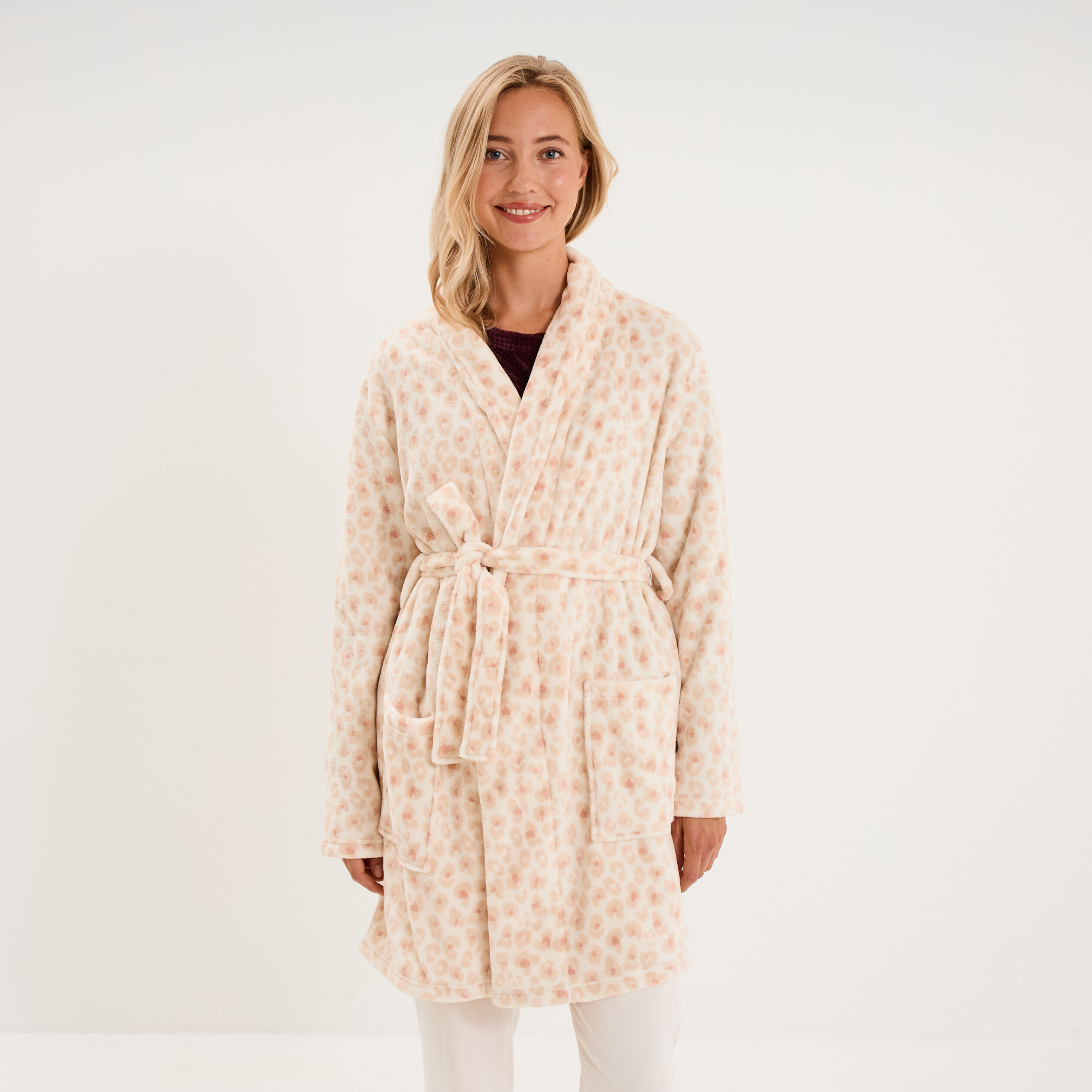 Peignoir court effet velours ceintur&eacute; rose femme