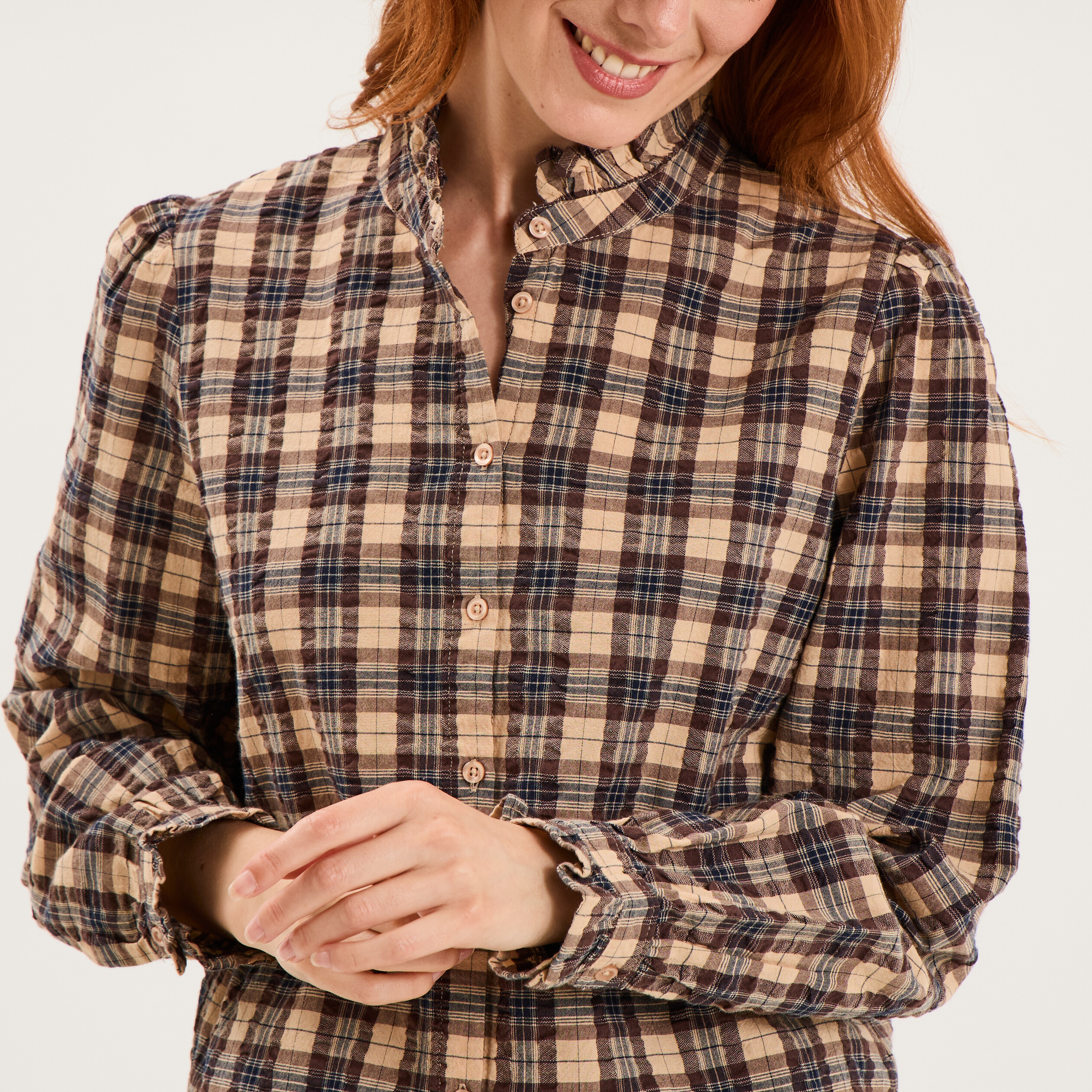 Chemise &agrave; volants manches longues marron femme