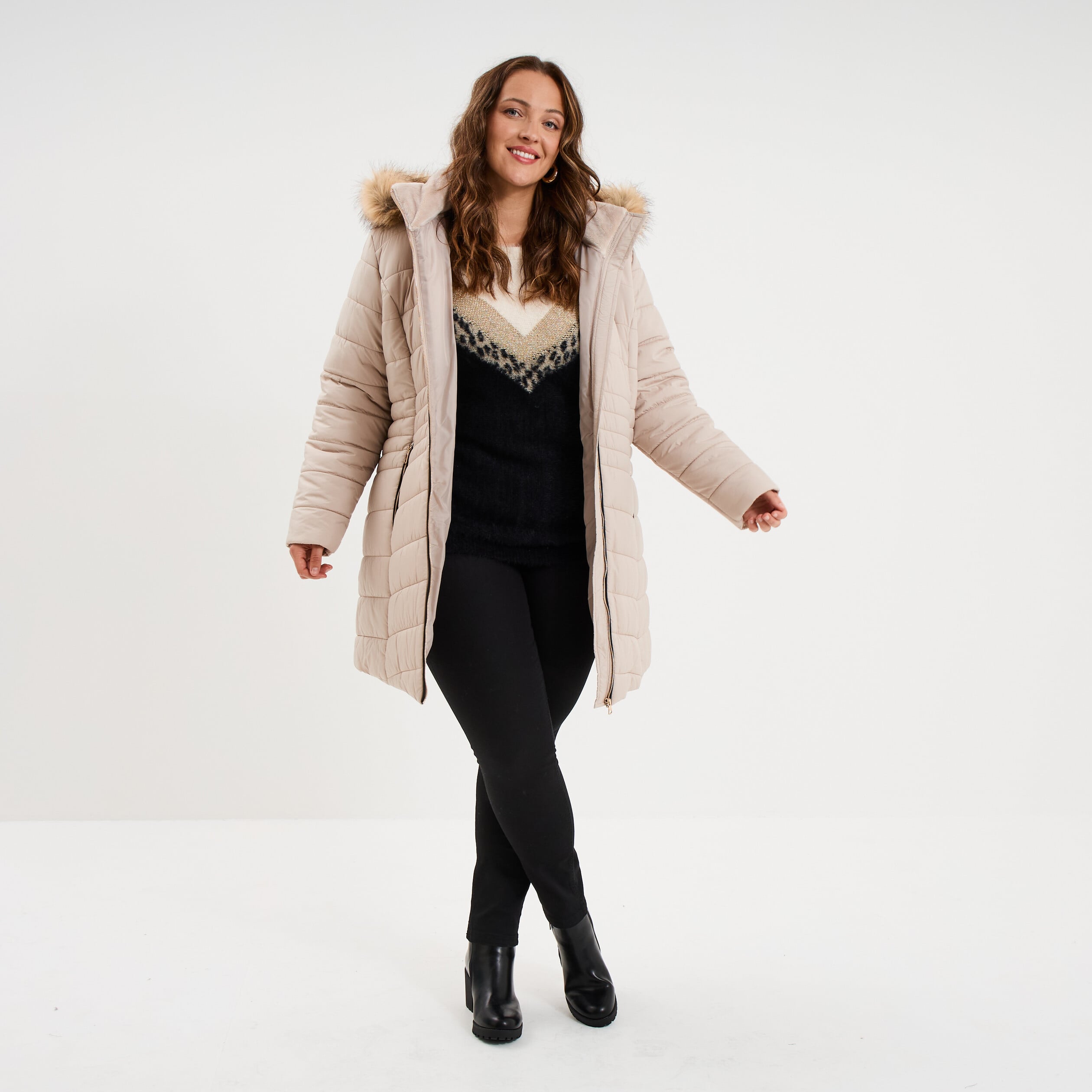 Doudoune longue &agrave; capuche beige femme grande taille