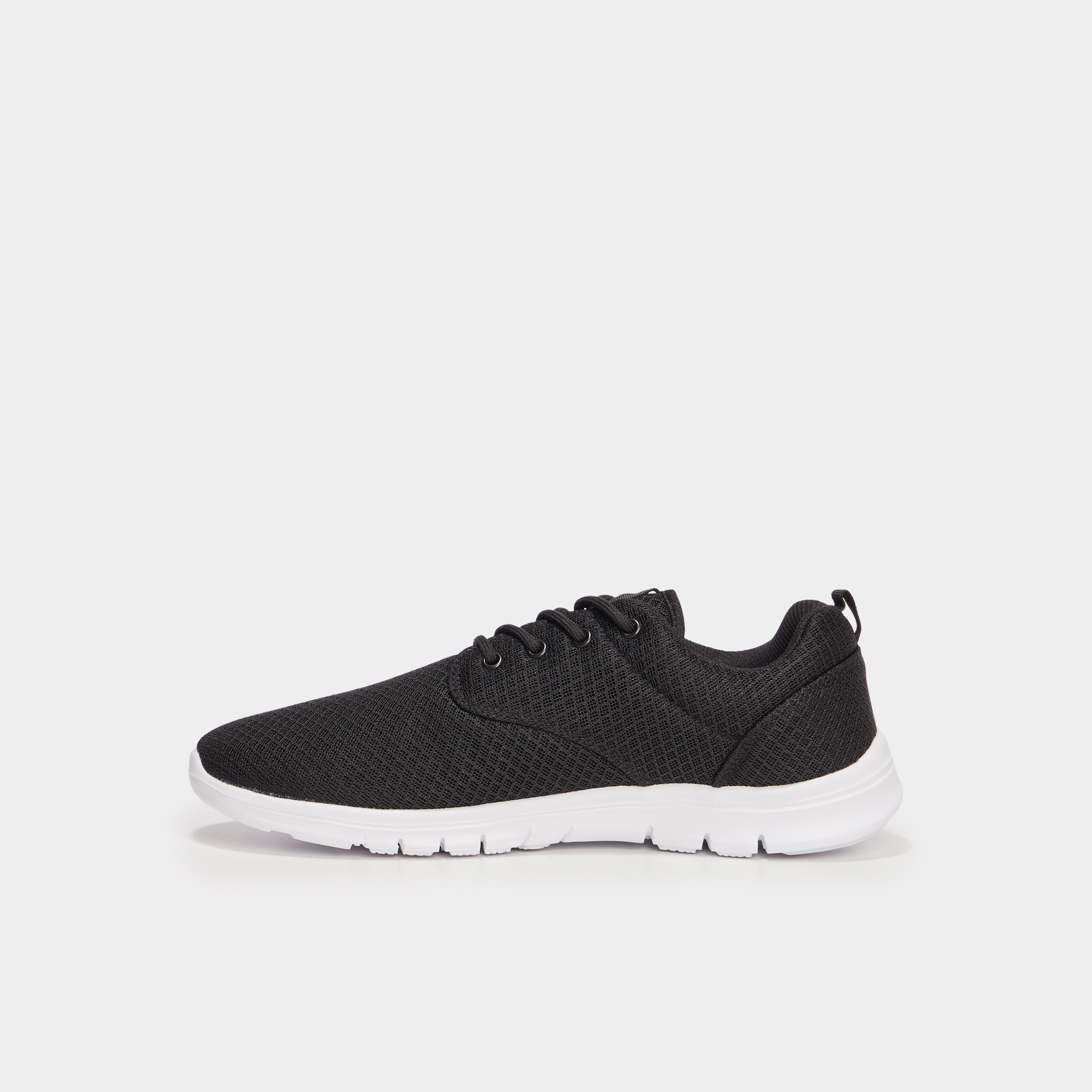 Baskets plates running crant&eacute;es noir homme