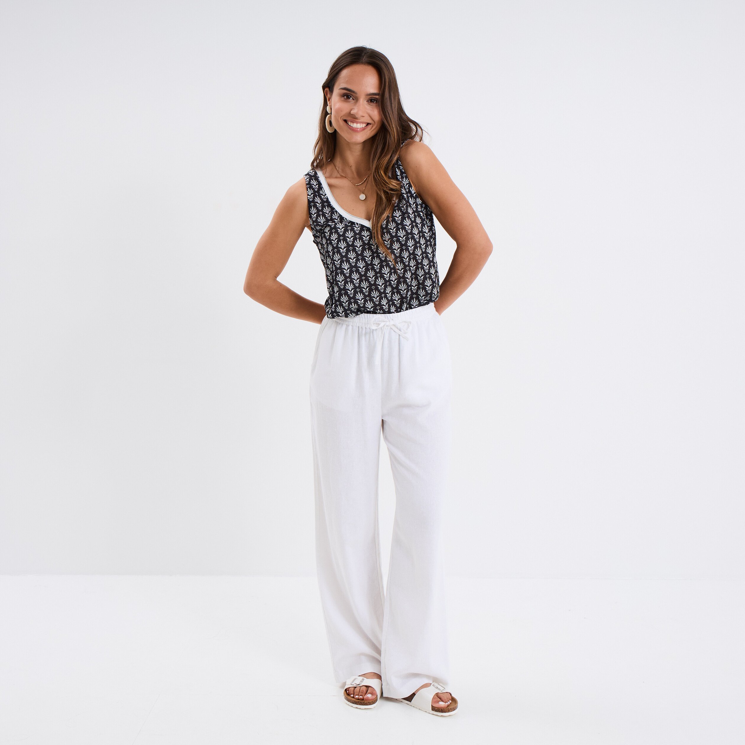 debardeur col en v bretelles fines noir femme Débardeur col en V bretelles fines noir femme