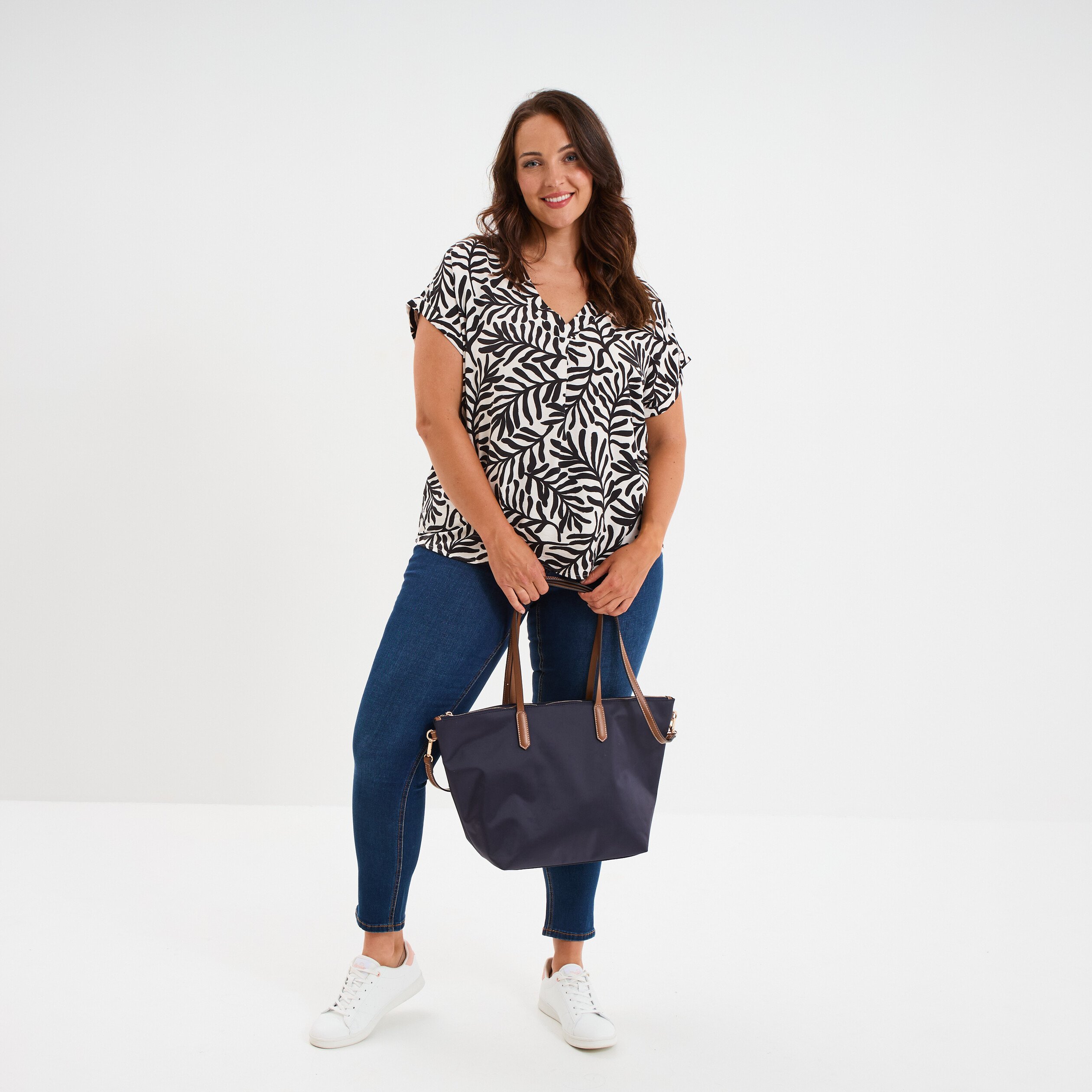 blouse col en v manches courtes blanc femmegt Blouse col en V manches courtes blanc femme grande taille