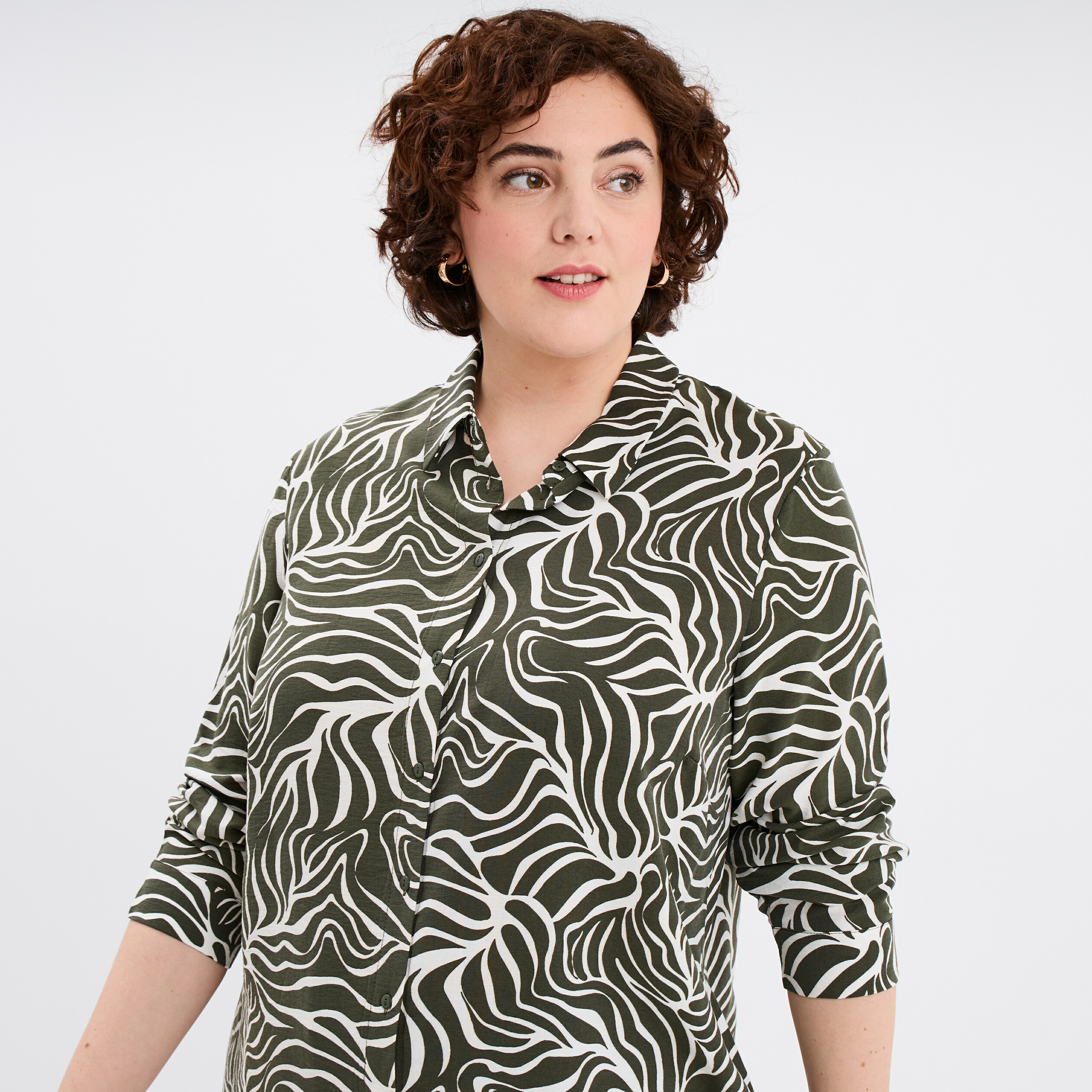 chemise manches longues vert kaki femmegt Chemise manches longues vert kaki femme grande taille