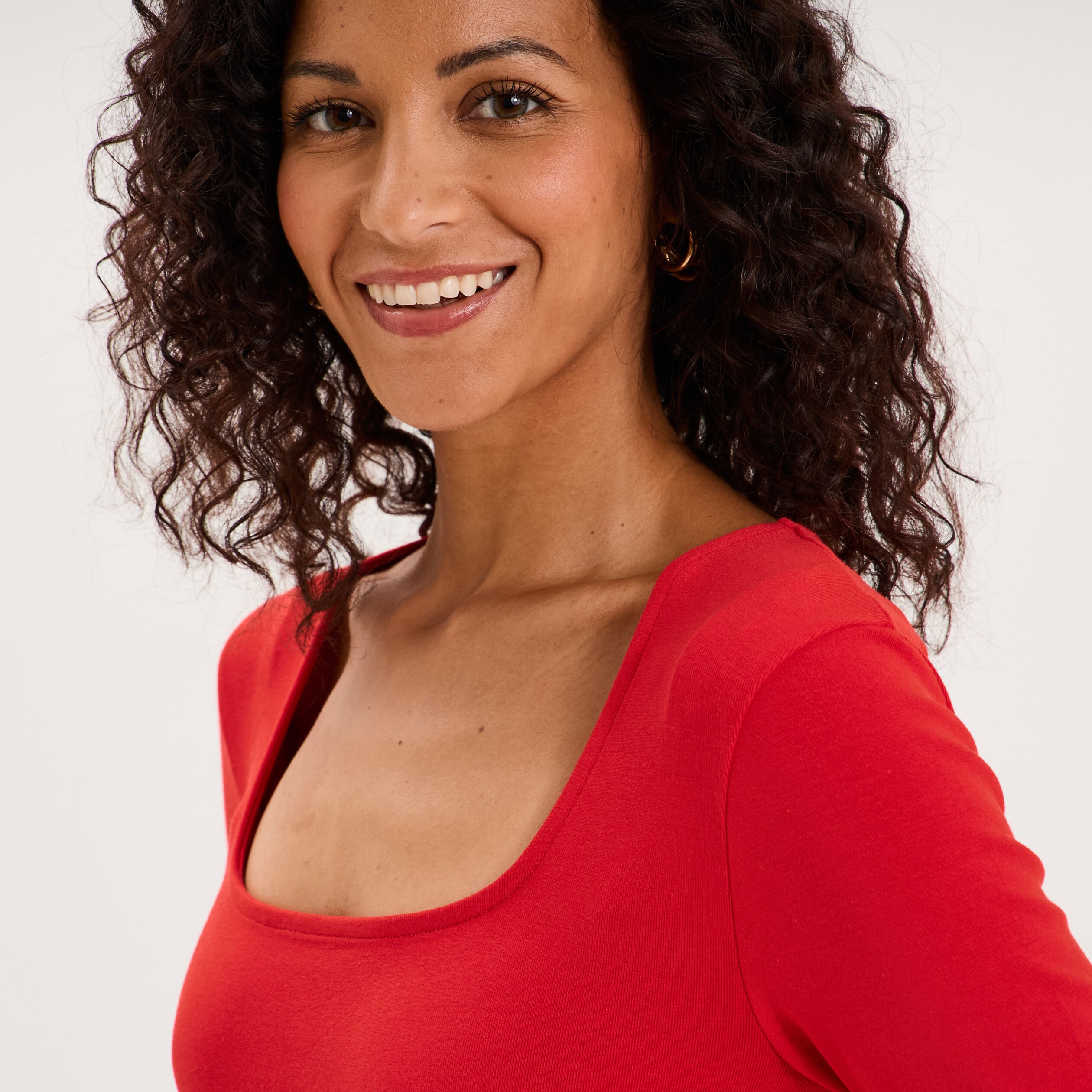 T-shirt ajust&eacute; encolure carr&eacute;e rouge femme