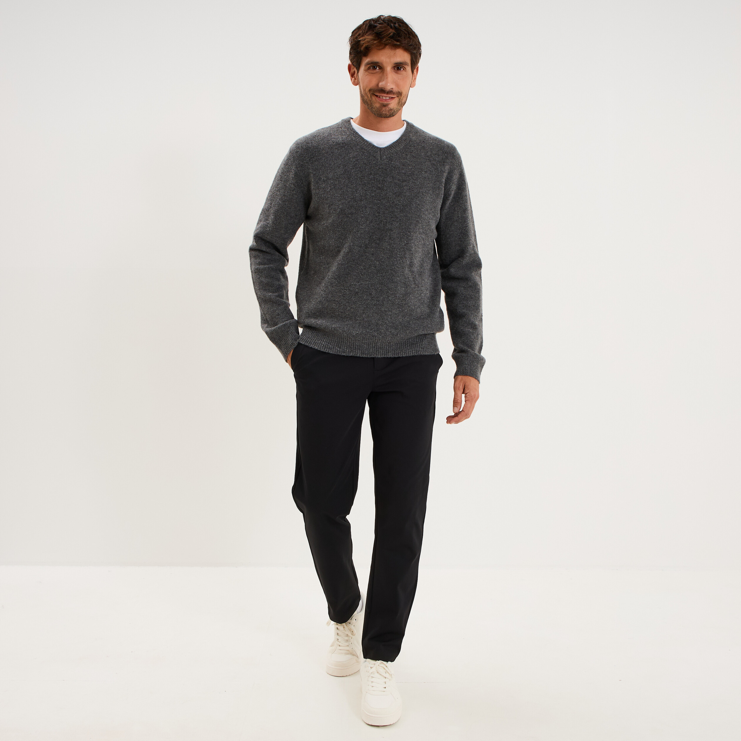 Pull droit col en V manches longues gris homme