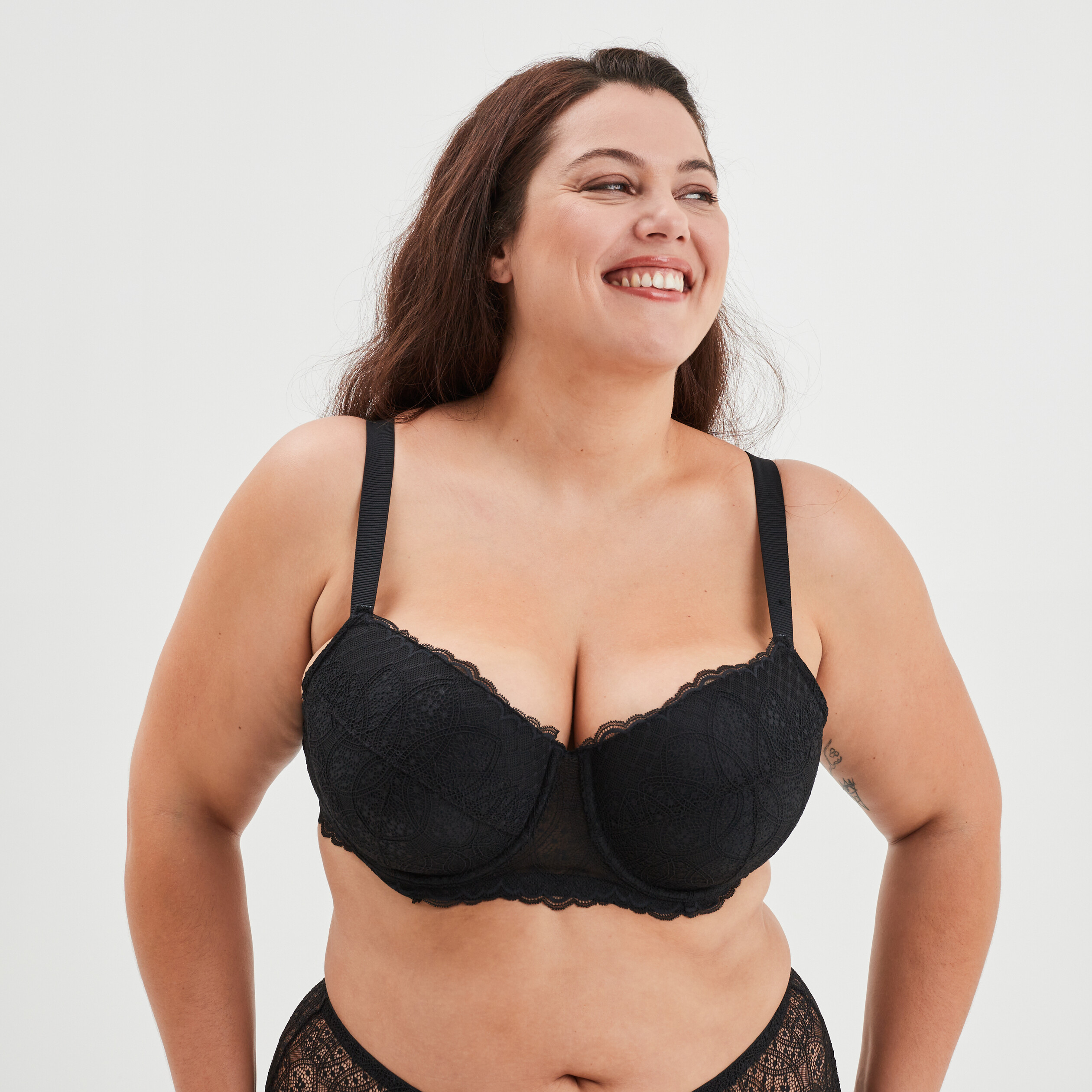 soutien gorge emboitant a dentelle izzie noir femmegt Soutien-gorge emboîtant à dentelle Izzie noir femme grande taille