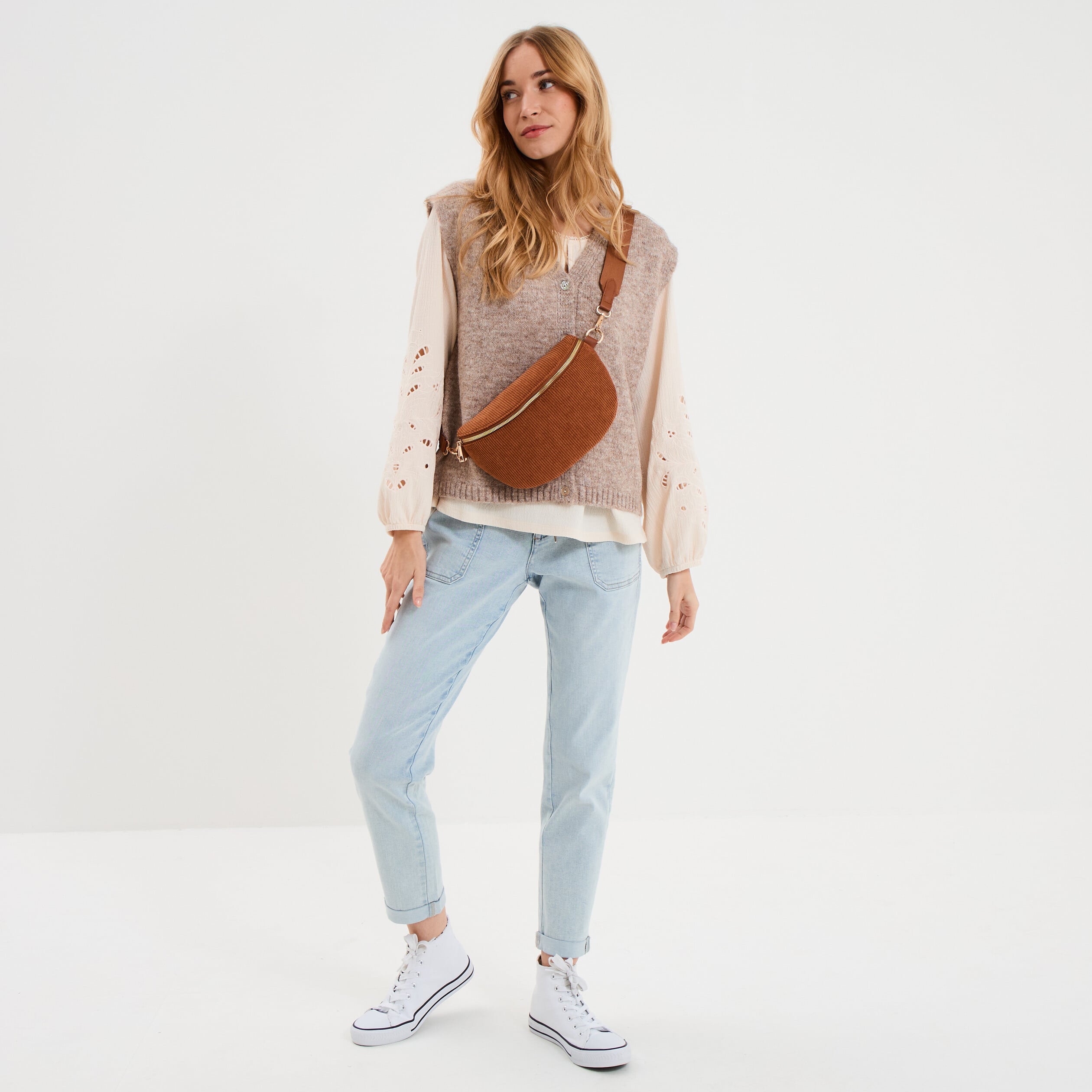 Blouse manches brod&eacute;es ajour&eacute;es coton beige femme