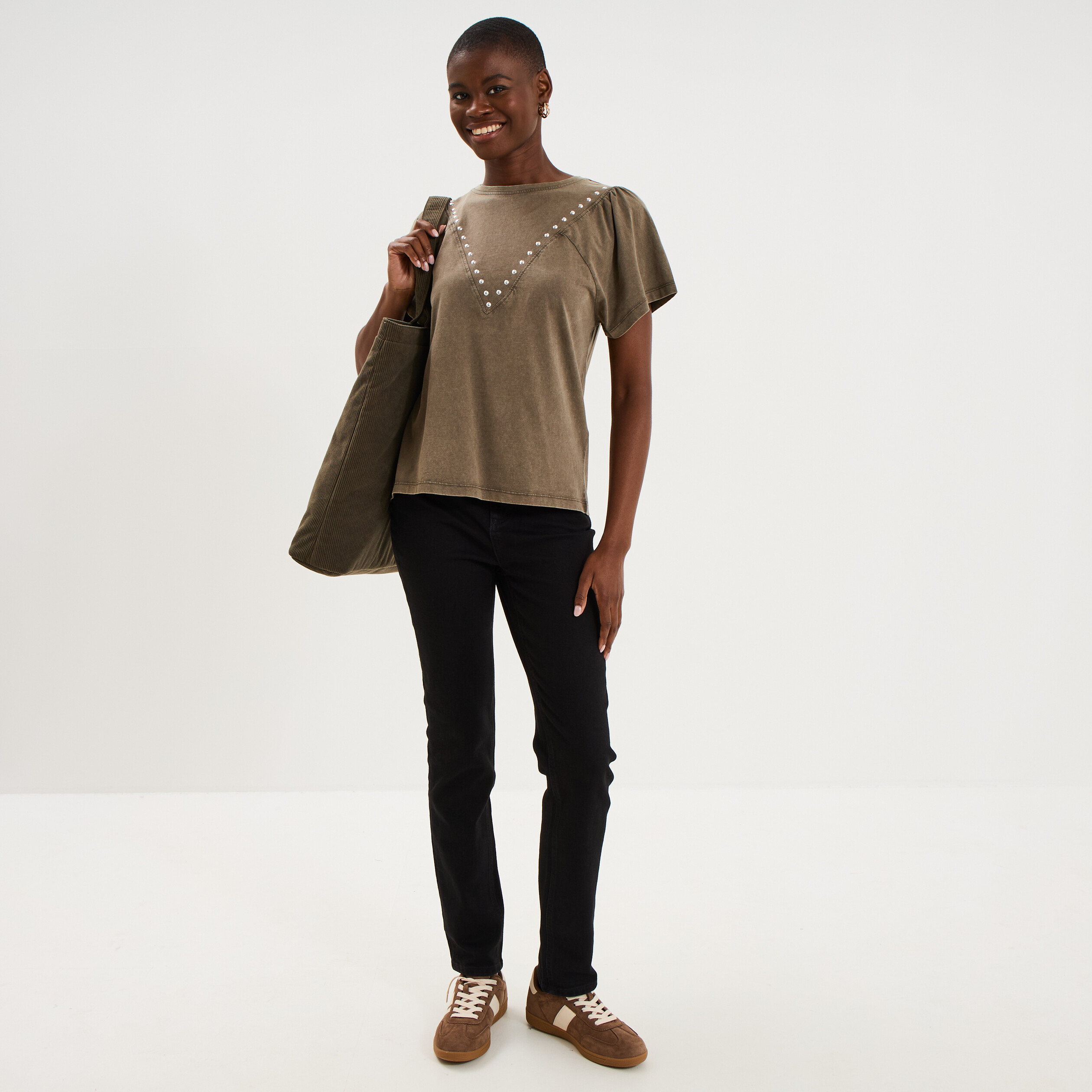 T-shirt d&eacute;tails clous coton taupe femme