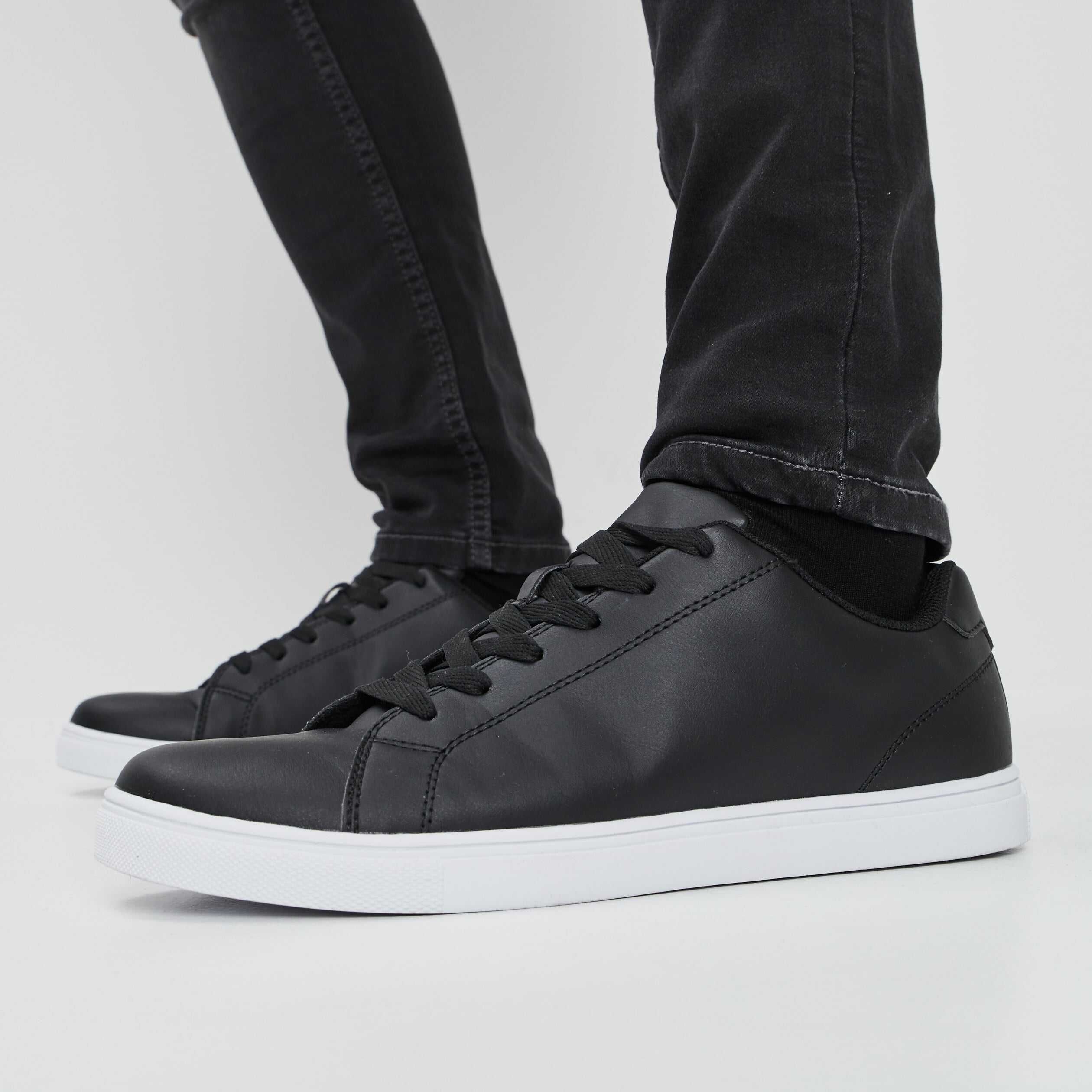 Baskets plates noir homme