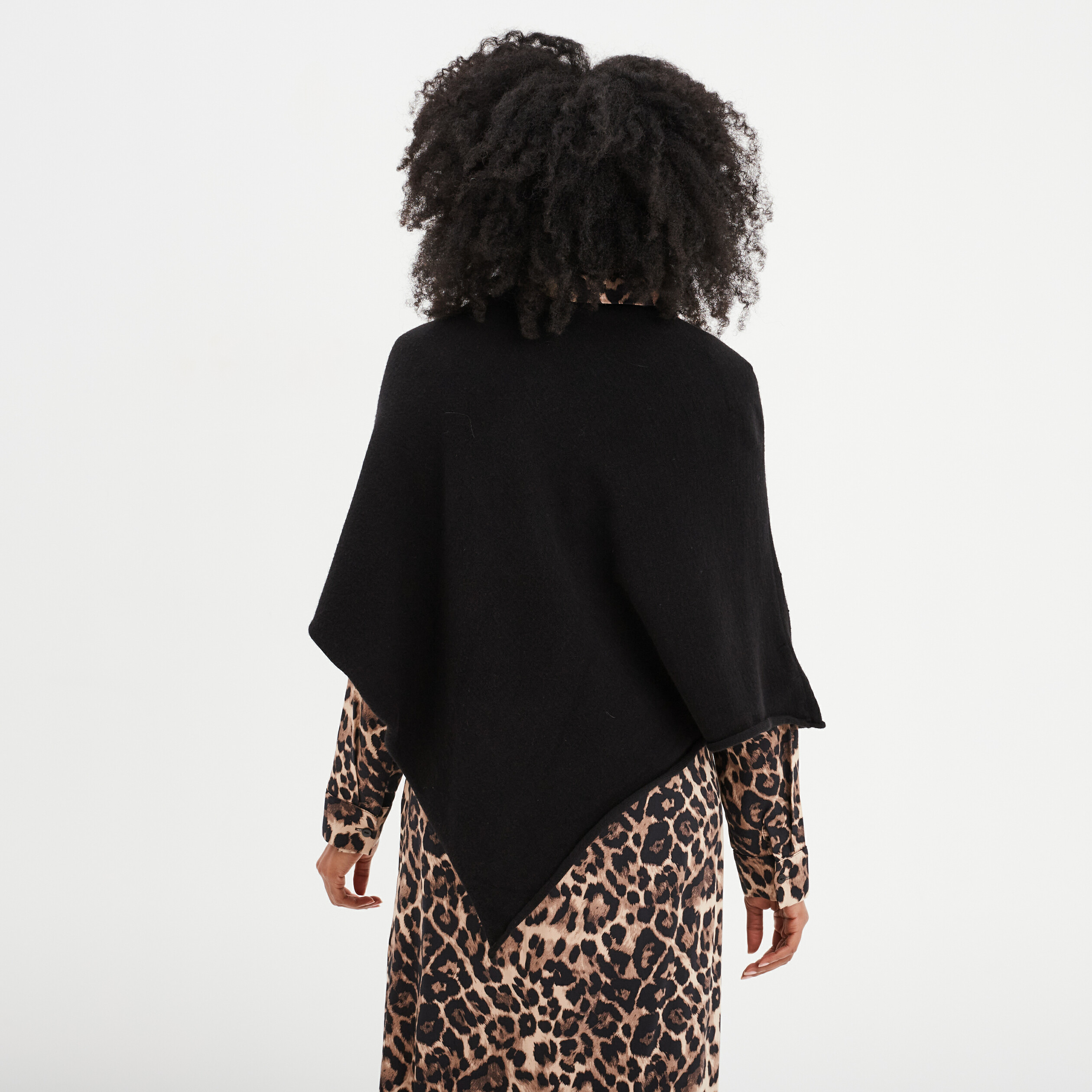 Poncho asym&eacute;trique noir femme