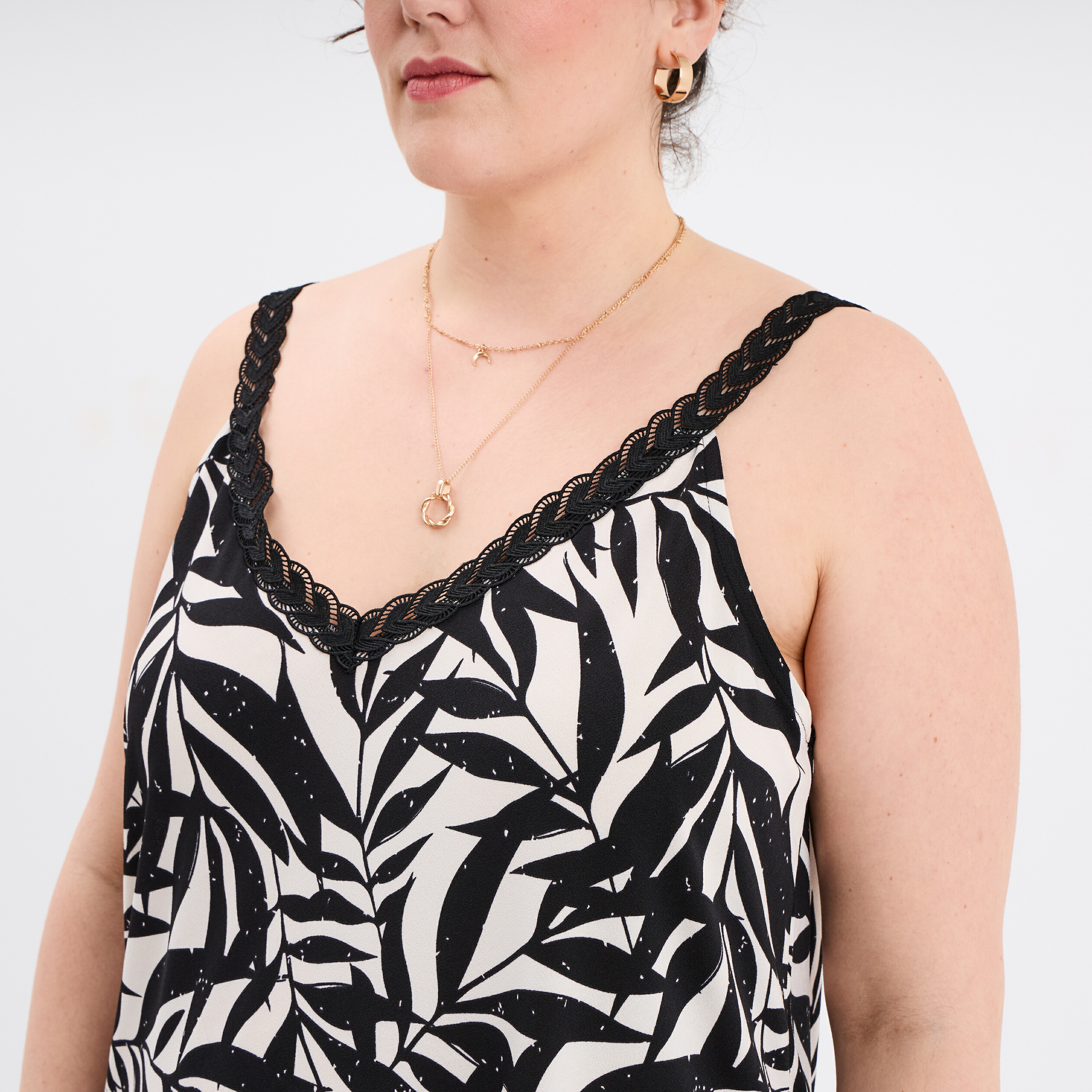 debardeur col v bretelle macramee ecru femmegt Débardeur col V bretelle macramée ecru femme grande taille
