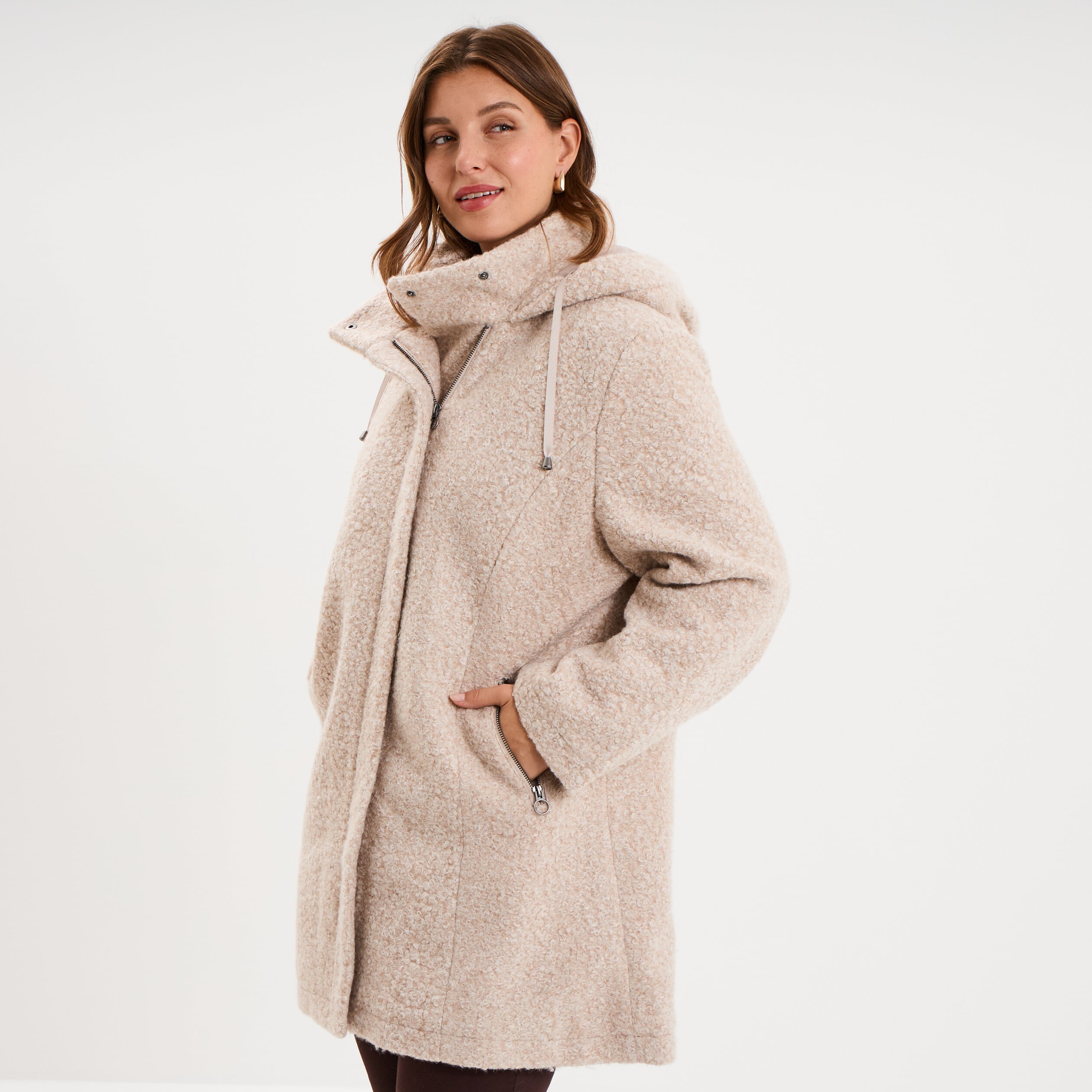 Manteau aspect bouclette &agrave; capuche sable femme grande taille