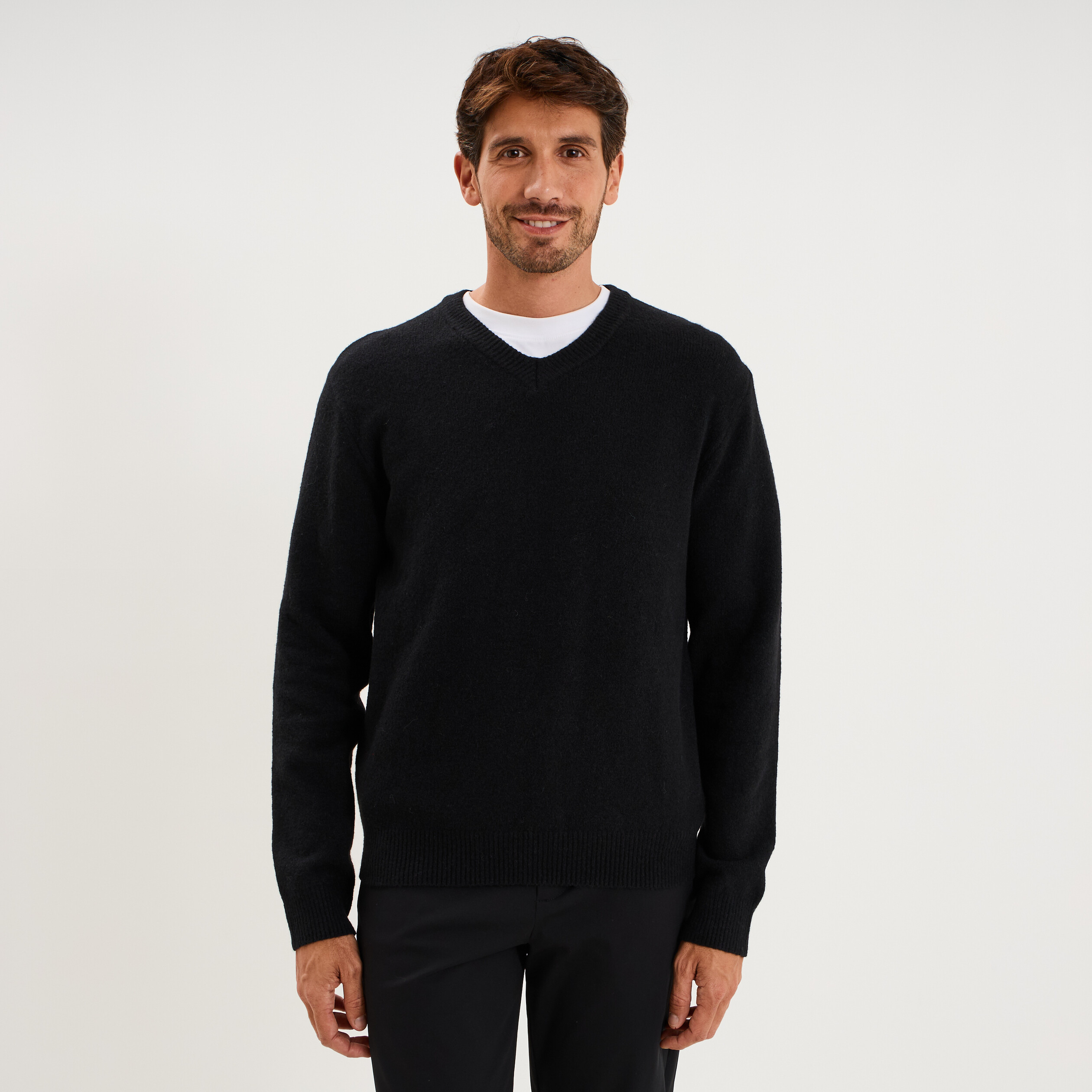 Pull droit col en V manches longues noir homme
