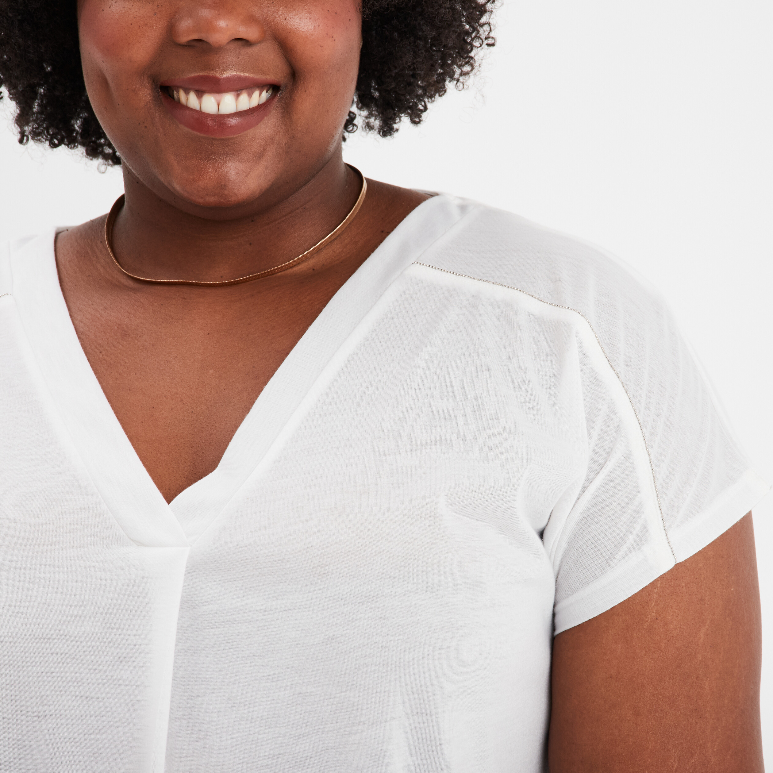 t shirt details chaines epaules blanc femmegt T-shirt détails chaînes épaules blanc femme grande taille
