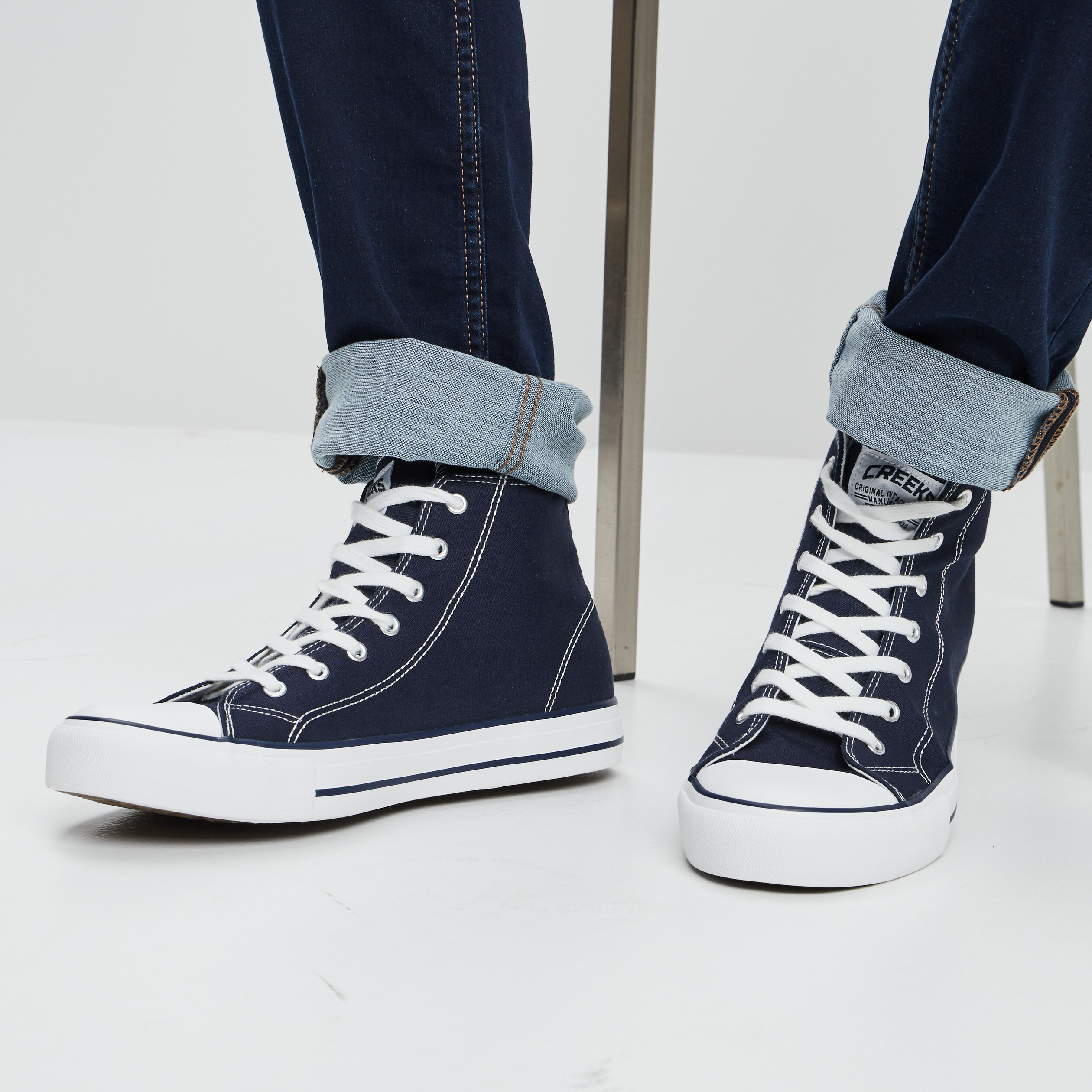 Baskets &agrave; lacets montantes en toile bleu marine homme