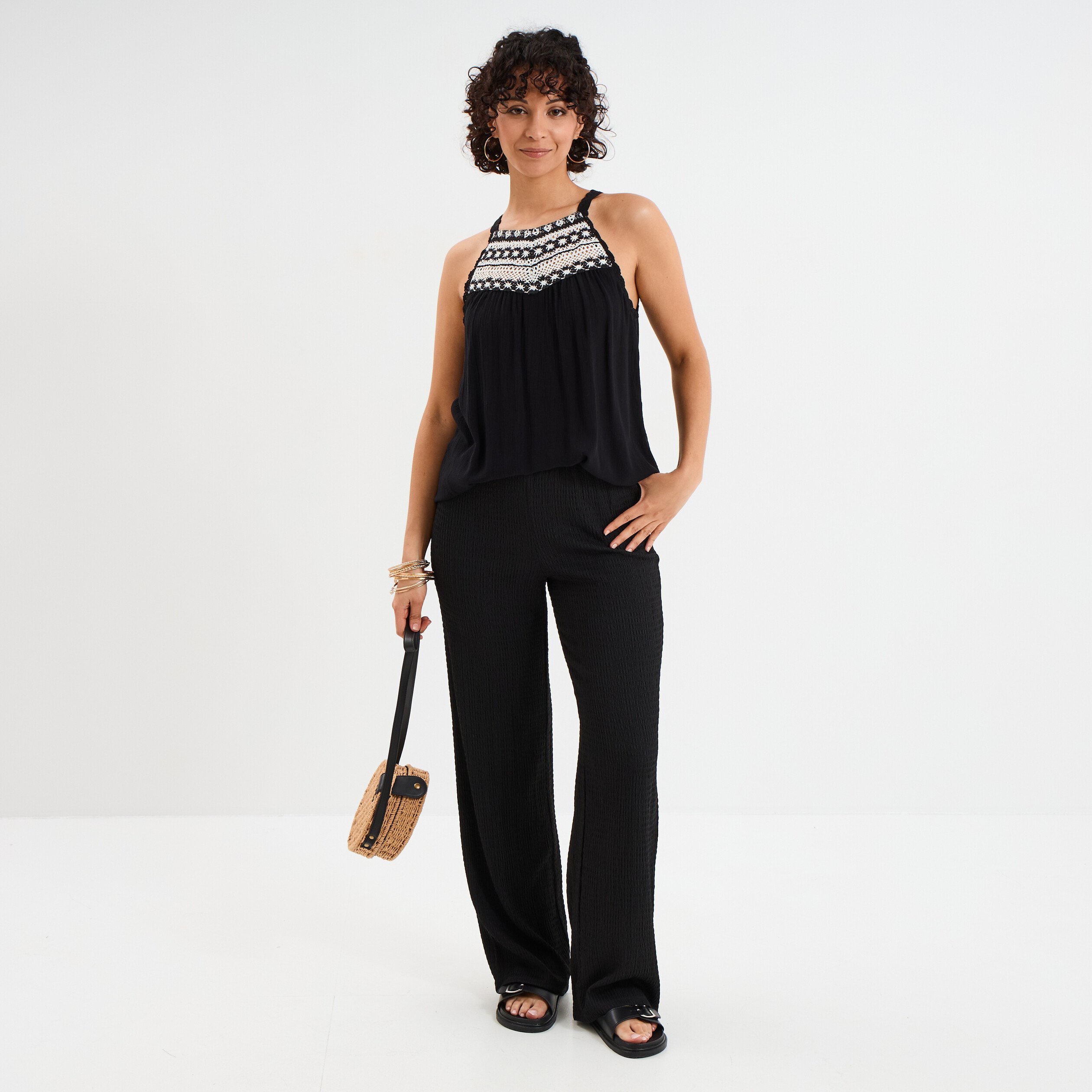 pantalon effet gaufre taille elastiquee noir femme Pantalon effet gaufré taille élastiquée noir femme