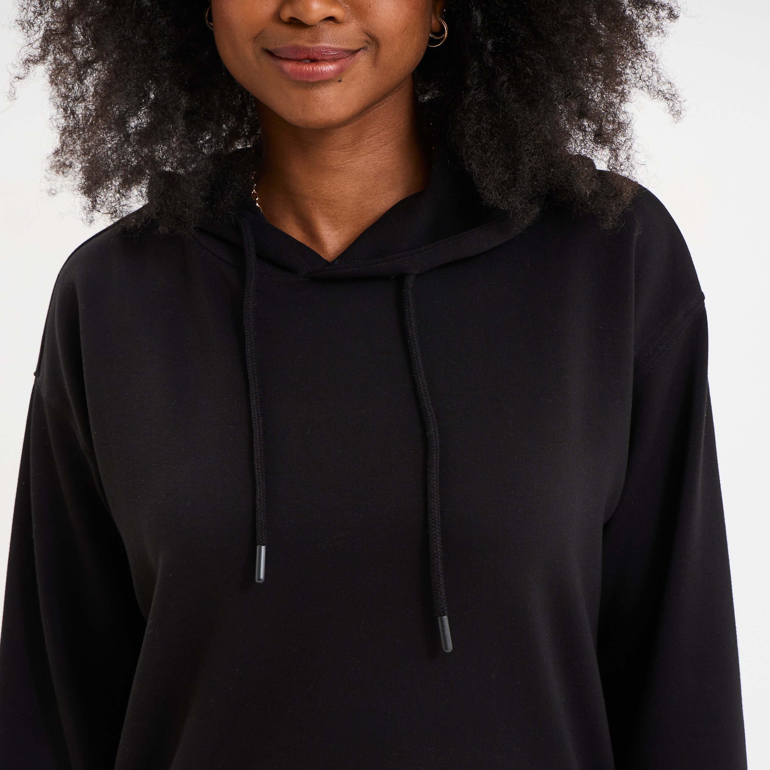 sweat hoodie manches longues a capuche noir femme Sweat hoodie manches longues à capuche noir femme