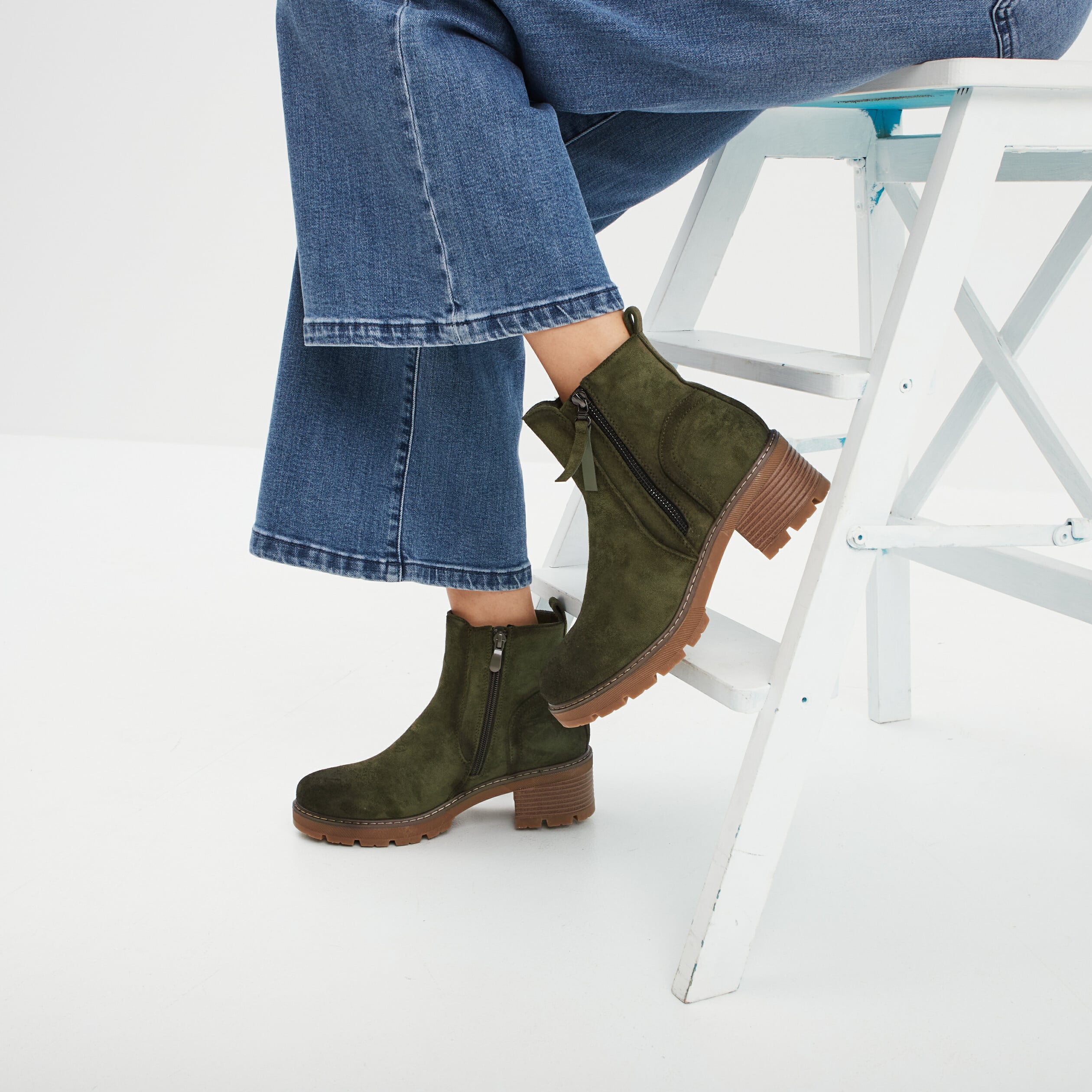 Bottines &agrave; talons effet daim zipp&eacute;es vert kaki femme