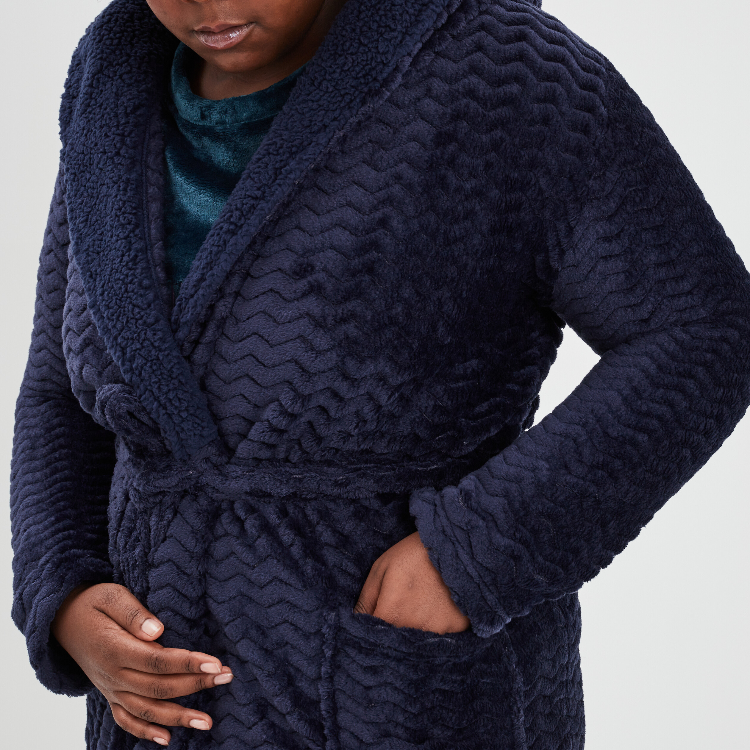 peignoir velours fils metallises bleu marine femmegt Peignoir velours fils métallisés bleu marine femme grande taille