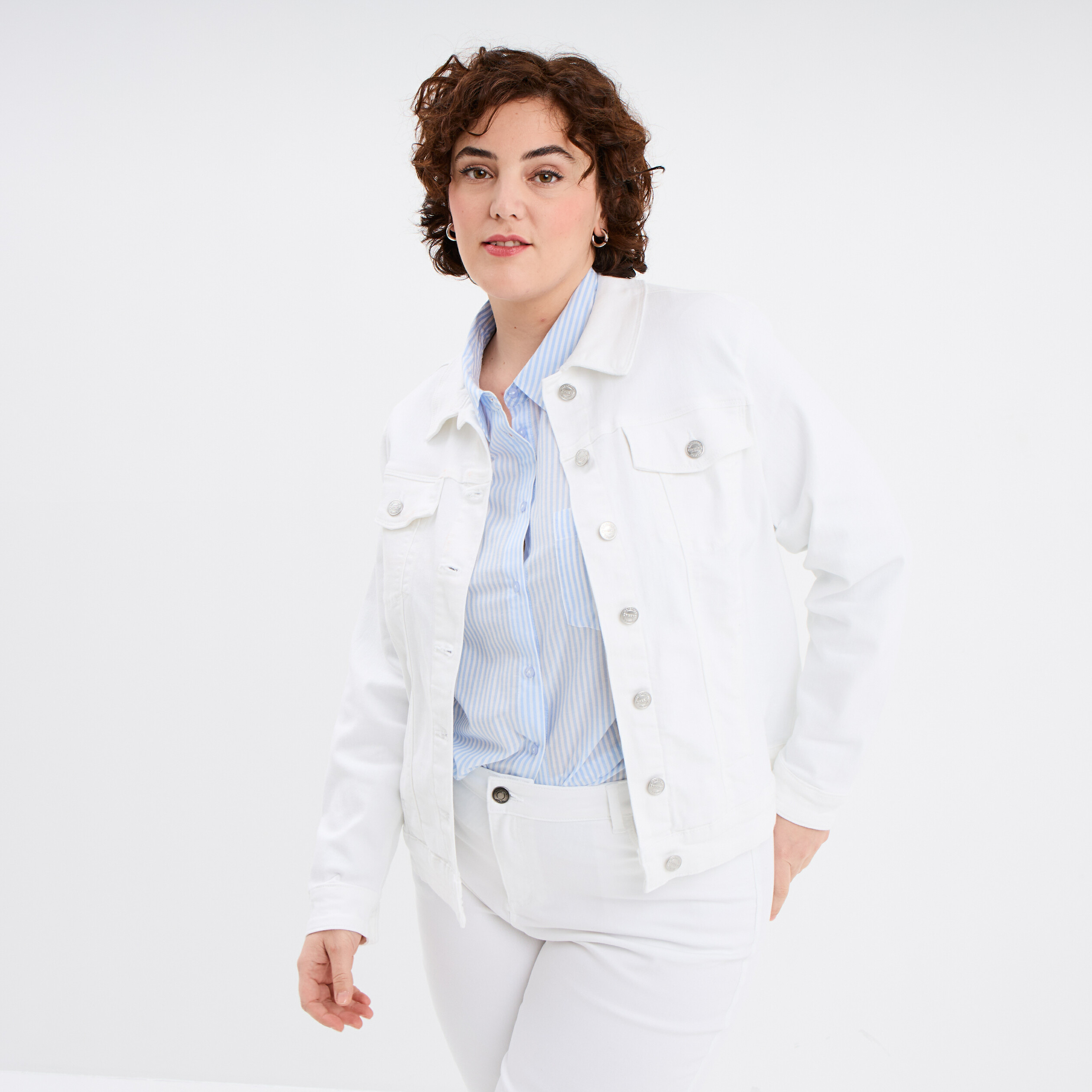 Veste courte en jean boutonn&eacute;e denim blanc femme grande taille