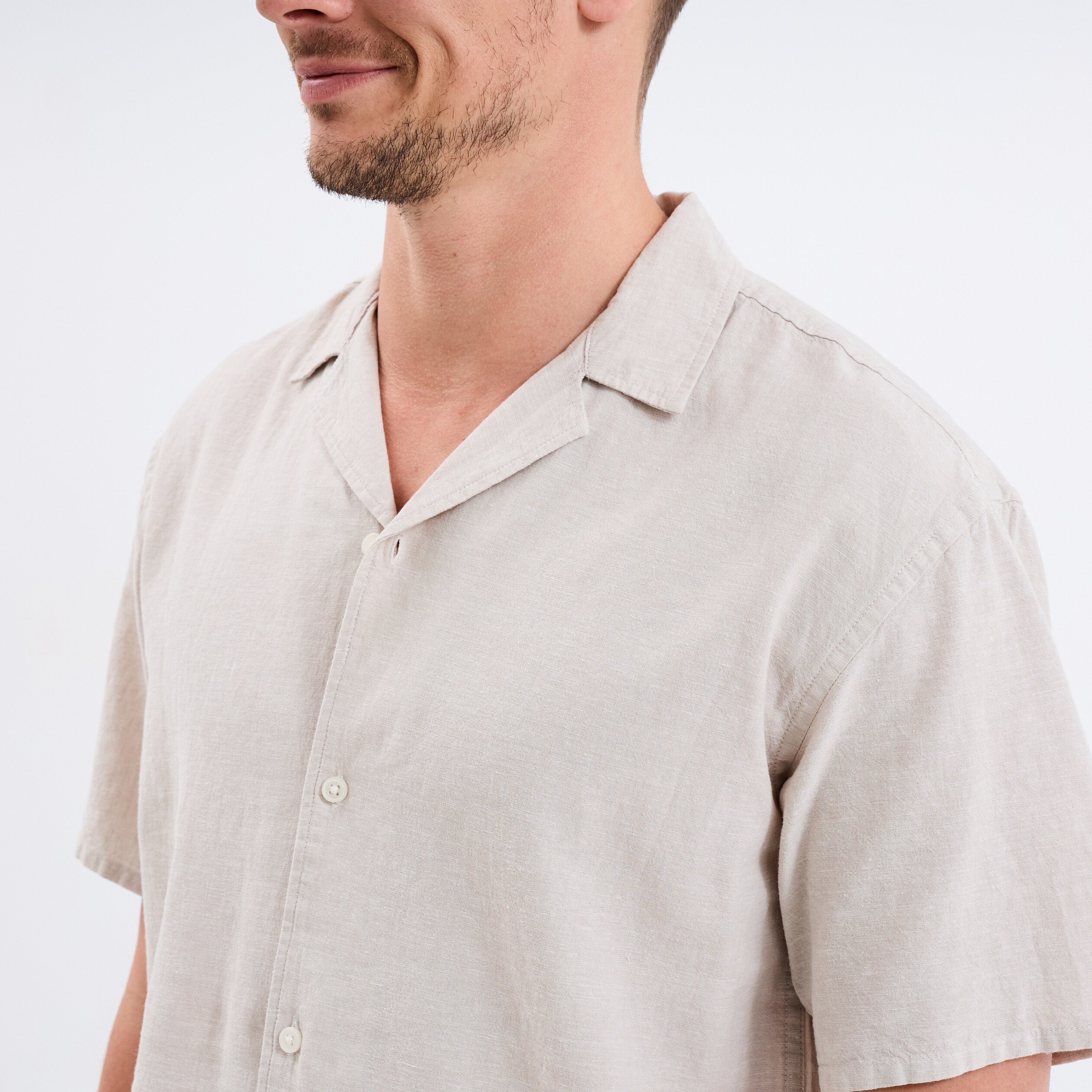 chemise manches courtes melange lin gris clair homme Chemise manches courtes mélange lin gris clair homme