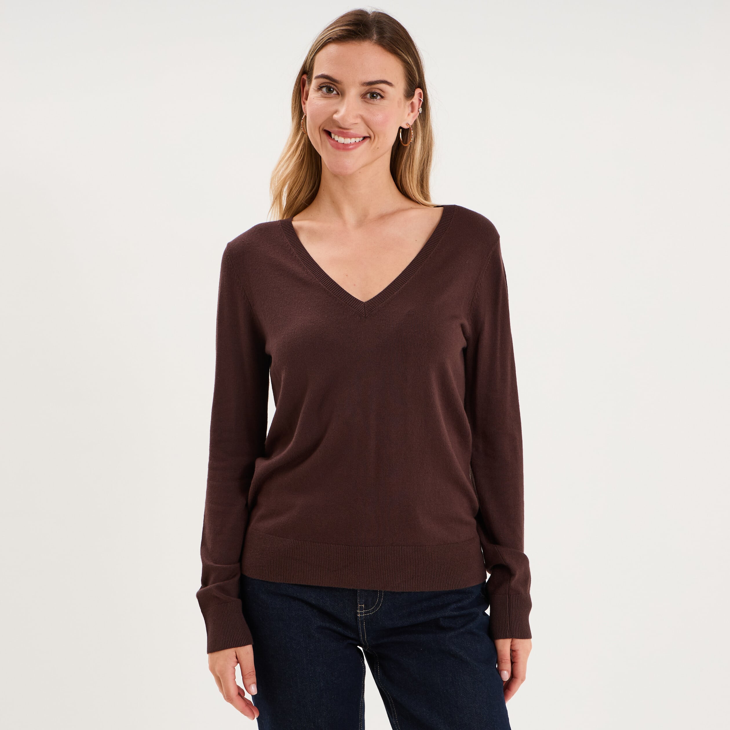 Pull col en V manches longues marron fonc&eacute; femme