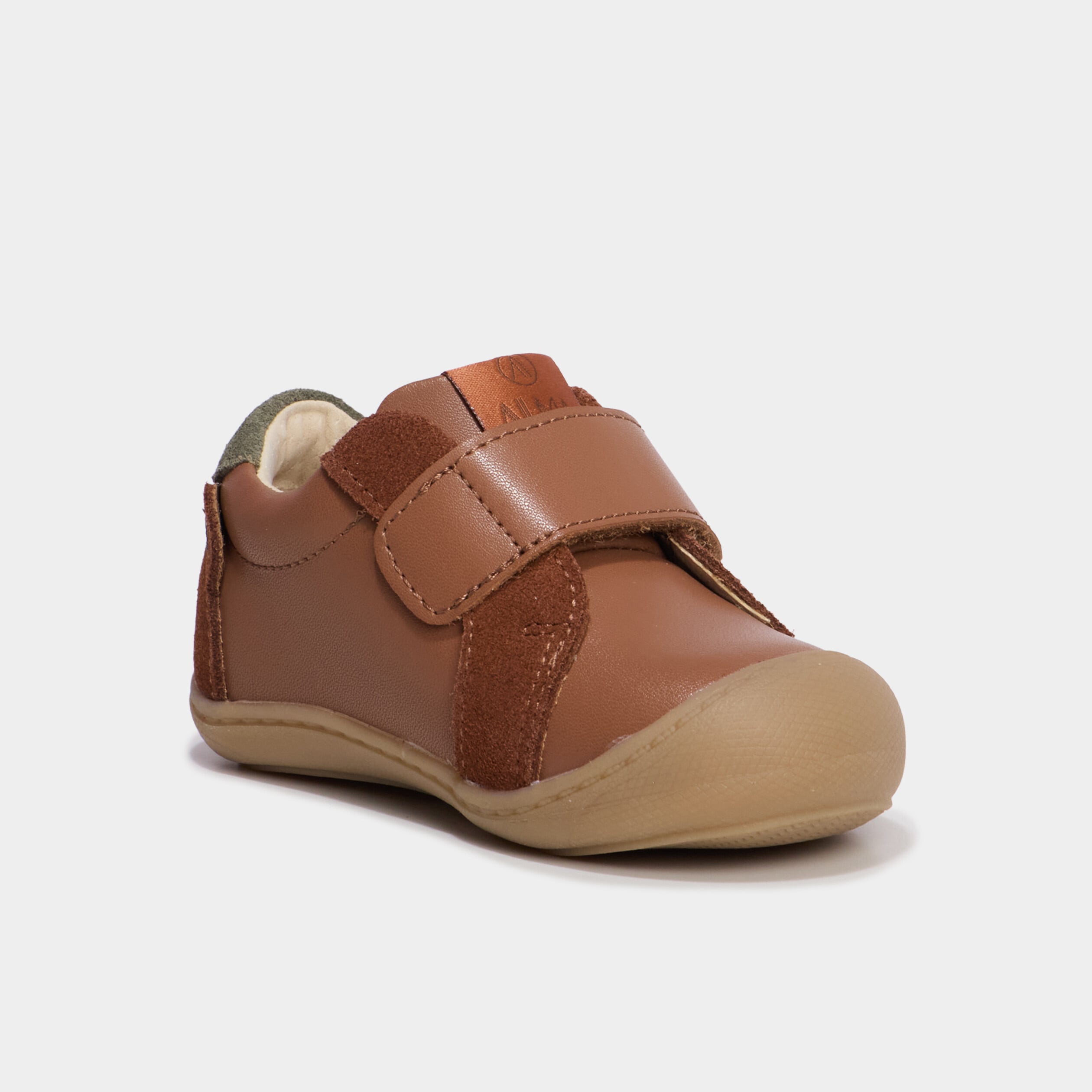 Bottillons &agrave; scratchs en cuir camel b&eacute;b&eacute; gar&ccedil;on