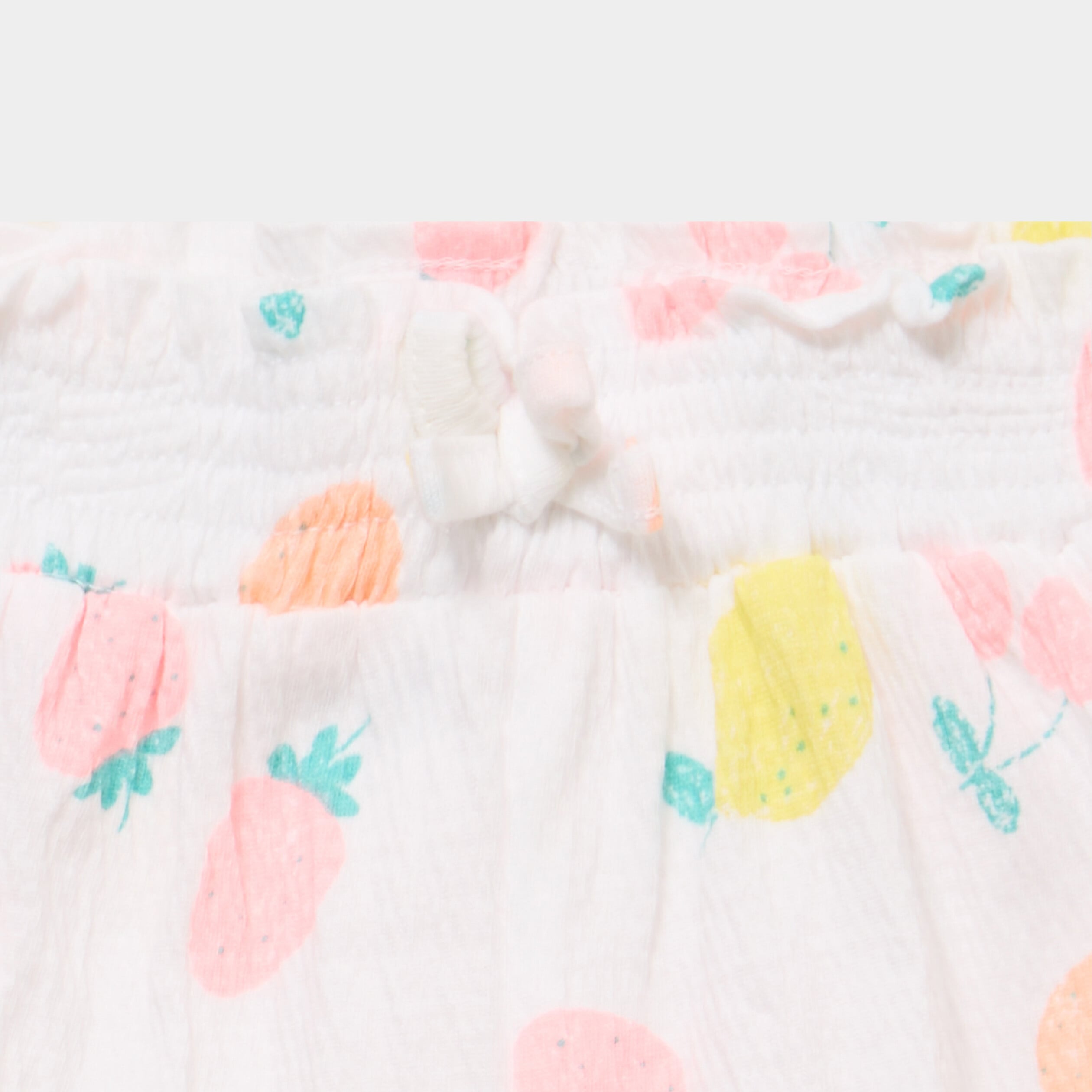 Short fluide taille smock&eacute;e blanc b&eacute;b&eacute; fille